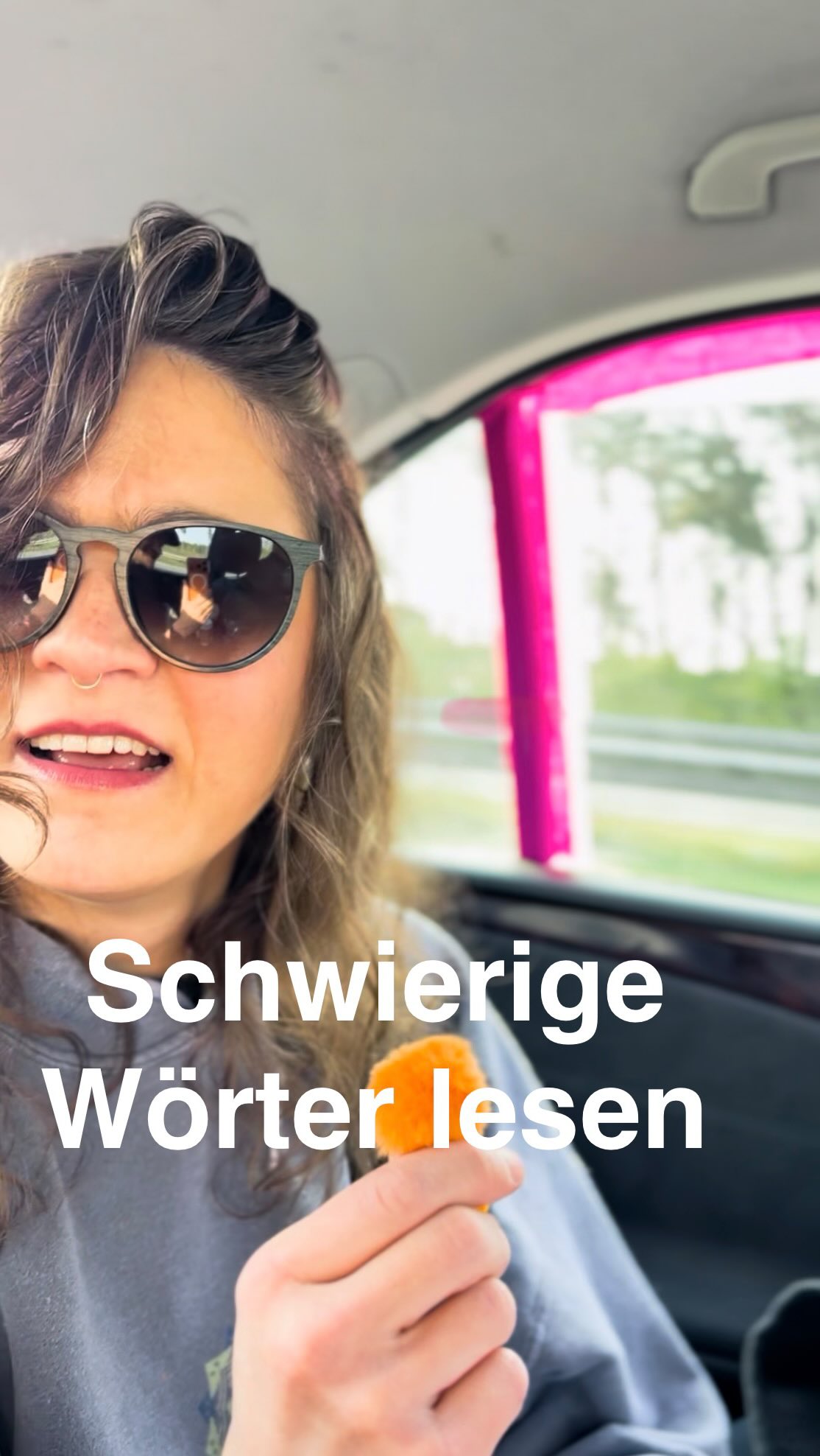 Tja… das kann Leonie wirklich nicht so GUD.
Das sind aber auch schwierige Wörter…
Habt ihr alle sofort geschafft? 🥸
Hier muss Leonie zum Glück nichts vorlesen:
GUDE LEUDE LIVE am
06.05. @improvisionsongcontest, Köln
09.05. Delbrück
10.05. Leer
15.05. Bielefeld
16.05. Michelstadt
20.05. Bad Nauheim
21.05. Remscheid
29.05. Bochum
30.05. Kaarst
Kommt vorbei. Wird GUD.
#gudeleudeimpro #gudeleude #improcomedy #challenge #gudeleudeontour