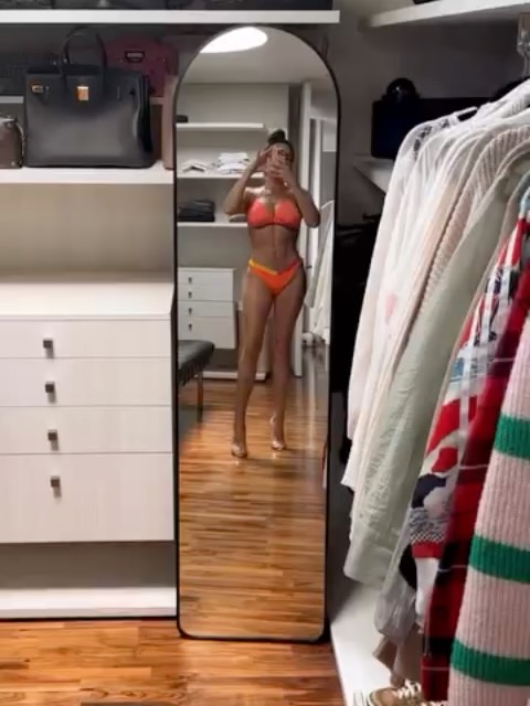 Quiero compartirles este resultado de 1 año de evolución ✨ gracias a mi paciente por estas fotografías
💉RIBXCAR + lipoescultura 360° con marcación abdominal + transferencia de grasa a caderas