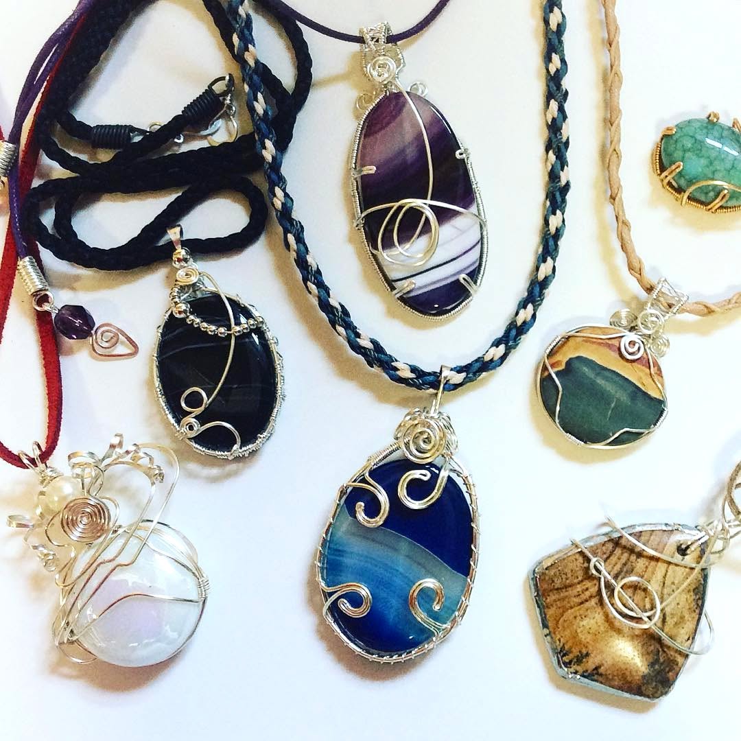 Running a 'Framing Cabochon' Workshop today - should be fun! β€οΈ
For wire workshops in Kent, check out www.wirejwellery.co.uk