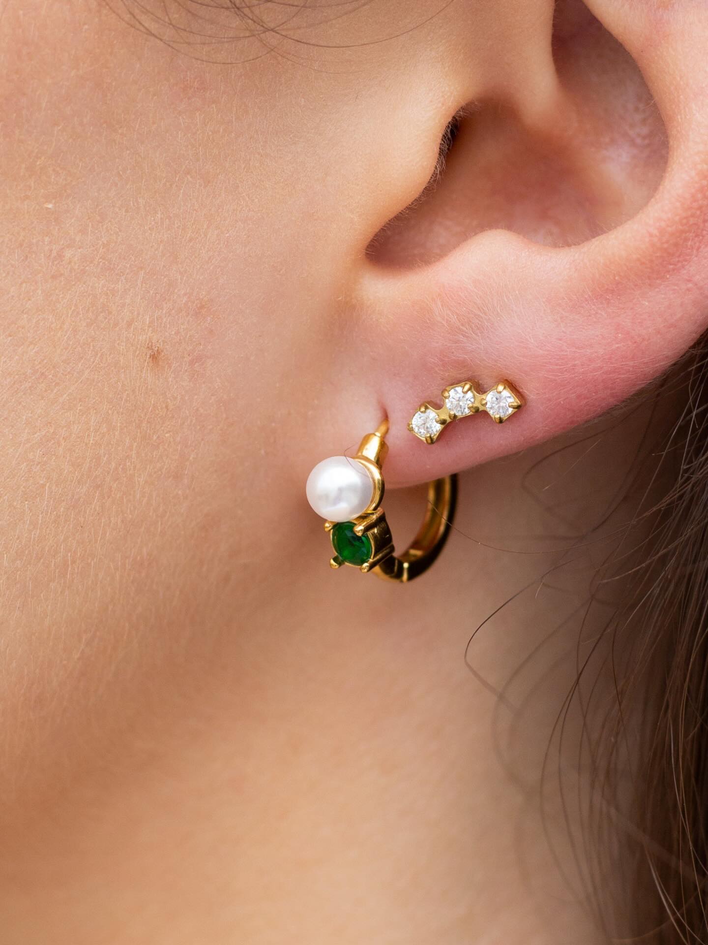 Say less. Let the earrings speak louder than words. Minimal, refined, and made to stand out. You’ll reach for these again and again.
#seesea #lovefromthesea #waterproofjewelry #waterproofearrings #goldearrings
