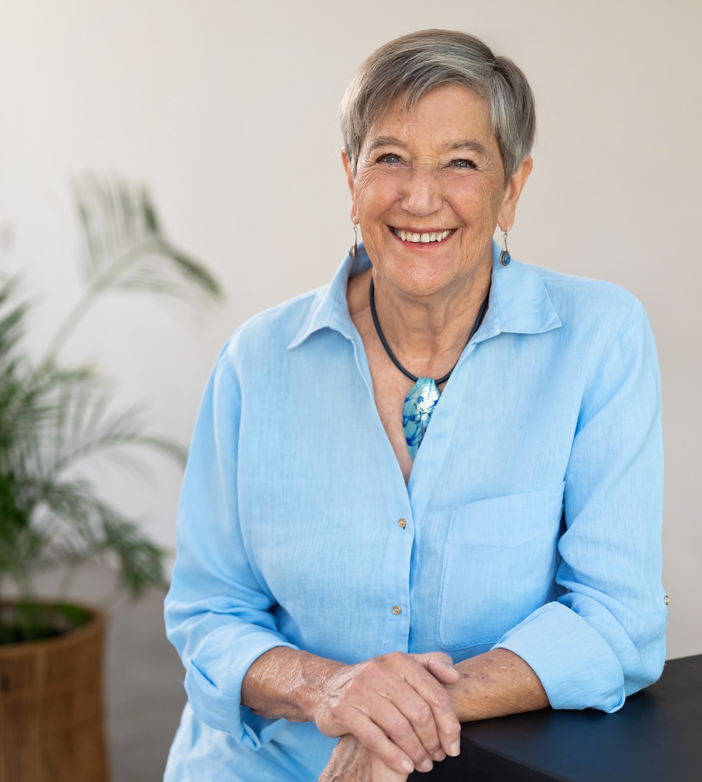 One of the best parts of what I do? Getting to photograph people doing incredible things 🤍
I recently did headshots for the loveliest woman — who also happens to have written her own book. She gifted me a signed copy, and I’ve been thoroughly enjoying every page ✨
It’s moments like these that make this work feel so special.
Your stories, your work, your passion… it inspires me more than you know.
Shot at the lovely @studioalora_
#JohannesburgPhotographer #HeadshotPhotography #PersonalBrandingPhotos #ContentCreatorSA #WomenInBusiness