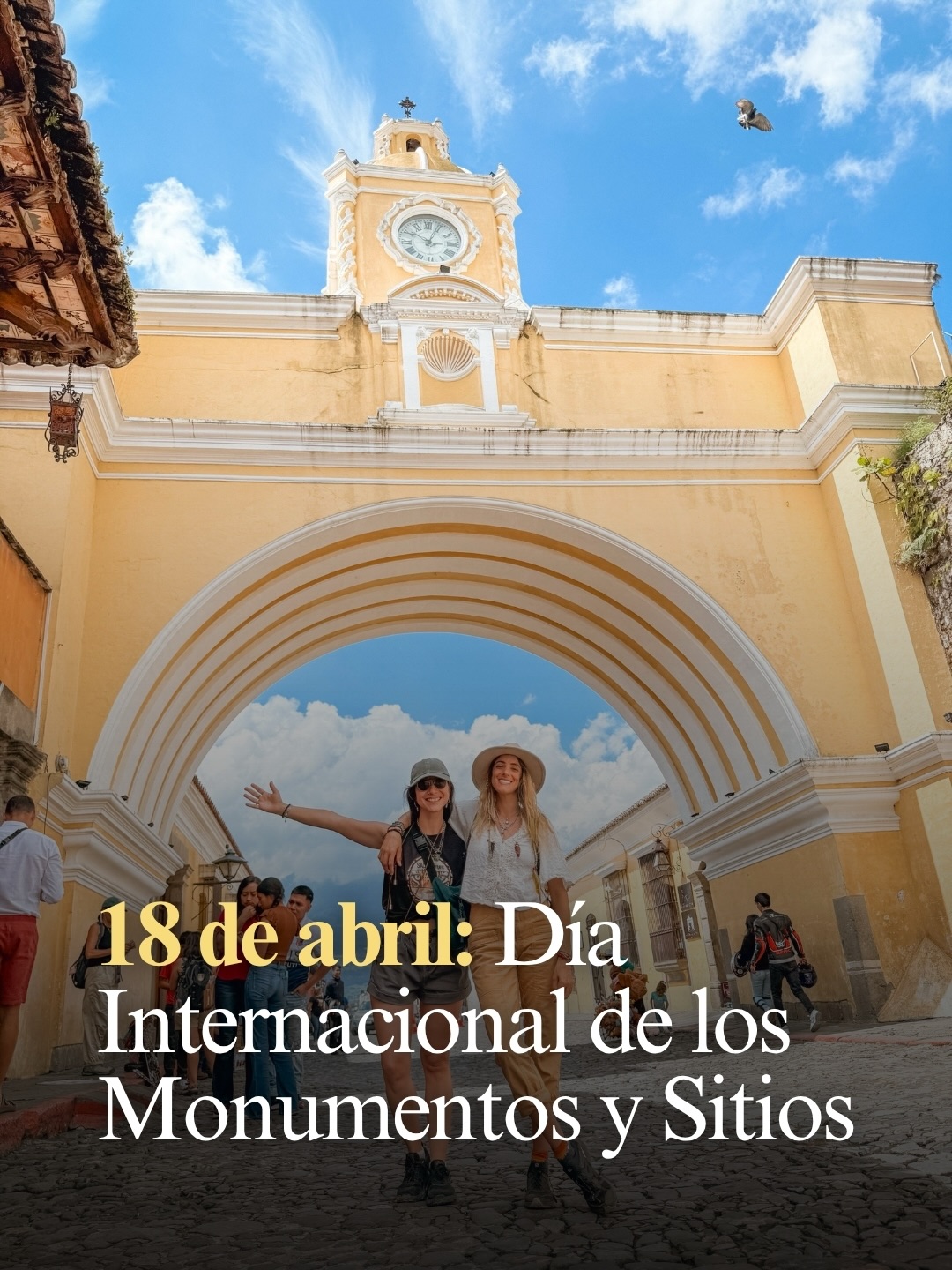 El 18 de abril se conmemora el Día Internacional de los Monumentos y Sitios, una iniciativa impulsada por ICOMOS y aprobada por la UNESCO en 1983.
Su objetivo es bastante concreto: poner en valor el patrimonio cultural y generar conciencia sobre su importancia en la vida de las personas y las comunidades.
Cuando hablamos de patrimonio, no nos referimos solo a grandes monumentos. También incluye paisajes, ruinas, ciudades históricas y espacios cotidianos que, por su historia, tienen un significado cultural.
Estos lugares funcionan como registros físicos de la memoria colectiva. A través de su estructura, ubicación y uso, transmiten información sobre cómo vivieron otras culturas, qué valoraban y cómo entendían su entorno.
Pero este patrimonio no es estático ni está garantizado. Factores como el paso del tiempo, el turismo no regulado o la falta de conservación pueden deteriorarlo o hacerlo desaparecer.
Egipto, Jordania, Guatemala e India son ejemplos claros de esto: destinos donde el patrimonio no solo se observa, sino que se interpreta en contexto.
Viajar a estos lugares no es solo recorrerlos, es aprender a leer la carga histórica que los representa.