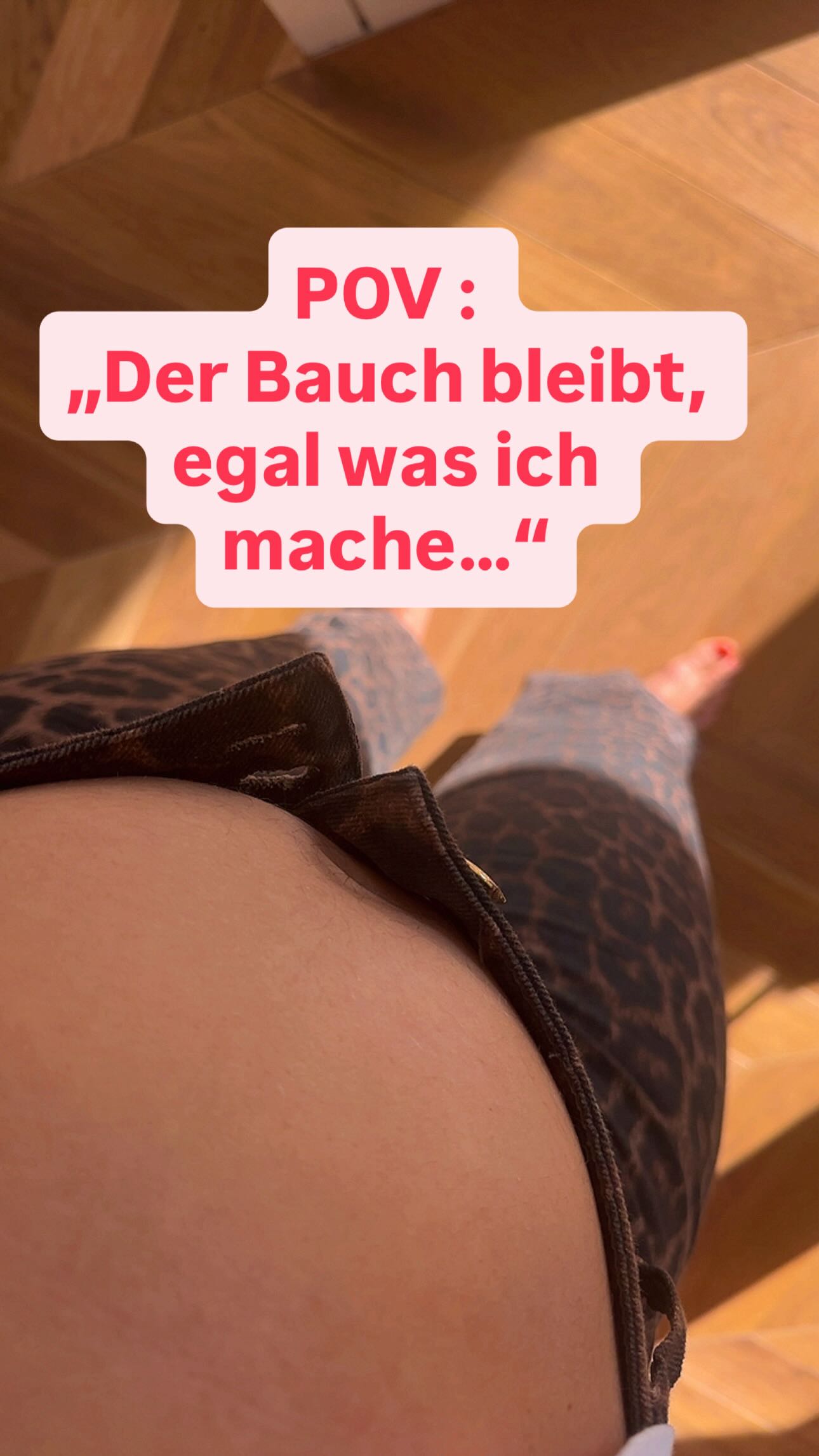 Dein Bauch : Morgens flach. Abends aufgebläht.
Und irgendwann denkst du: „Das kann doch nicht normal sein…“
Aber genau das wird dir gesagt.
„Das ist halt so“
„Das ist Verdauung“
„Gib deinem Körper Zeit“
„Du verträgst irgendetwas nicht.“
Und gleichzeitig fühlt es sich einfach falsch an. Druck nach unten. Schmerzen. Spannung. Völlegefühl. Übelkeit. Keine Kontrolle.
Und vor allem: KEINER hört richtig zu. Keine echten Antworten.
Ich kenne genau diesen Punkt. So ging es mir auch vor 4 Jahren. Und ich kann dir sagen: Das ist kein Zufall. Und du bildest dir das nicht ein. 🤍
Dein Körper zeigt dir etwas, nur hast nur nie gelernt, es zu verstehen.
Im Webinar am Donnertag Abend habe ich alle Teilnehmerinnen genau erklärt, warum ihr Bauch sich so verhält und warum die bisherigen Versuche nicht greifen konnten.
Wir haben das ganze aufgezeichnet, denn zu verstehen, wie dein Körper funktioniert , ist das A &O für deine Heilung.
Schau dir das unbedingt an,wenn du endlich Klarheit willst.
Die Aufzeichnung ist kostenfrei und bis Sonntag online.
Link in der Bio ✨🫶🚀