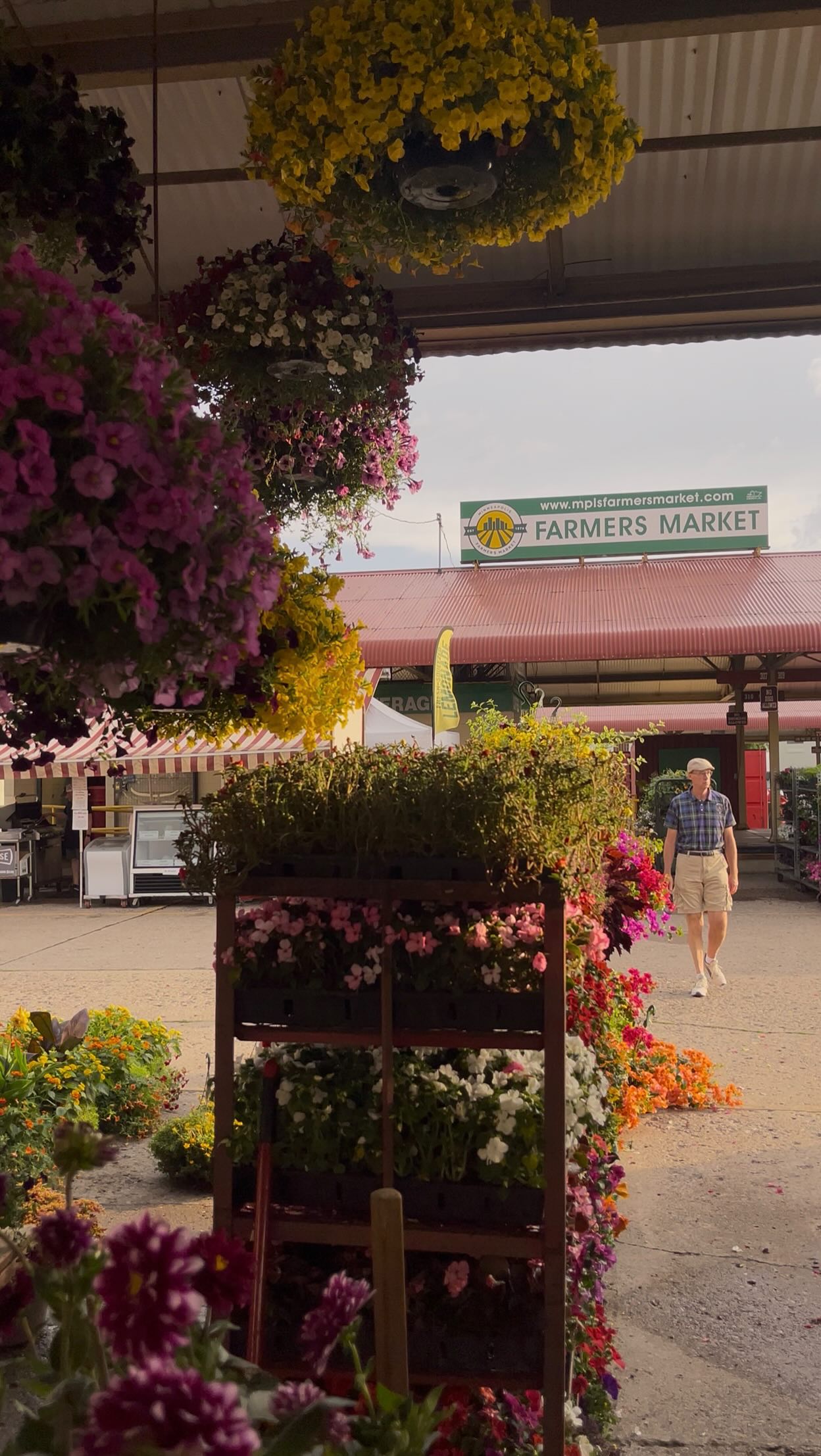 We’re 10 days away from opening day at the Minneapolis Farmers Market! Counting down the moments until the market’s filled with an abundance of hanging baskets, fresh produce, starter plants, local goodies and more. 🎉