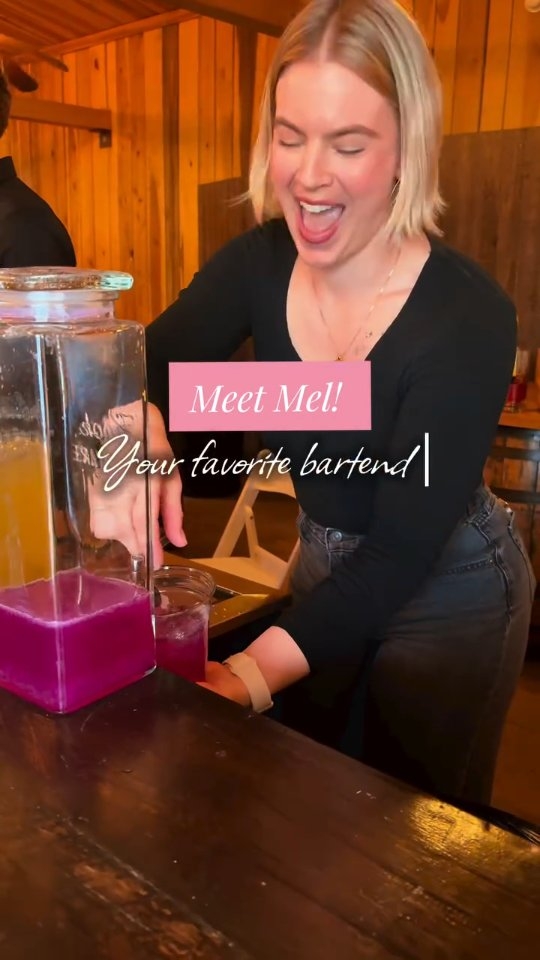 She’s always got you covered with the best drinks 😉 @loverbarco #bartender #weddingdrinks #wedding #va