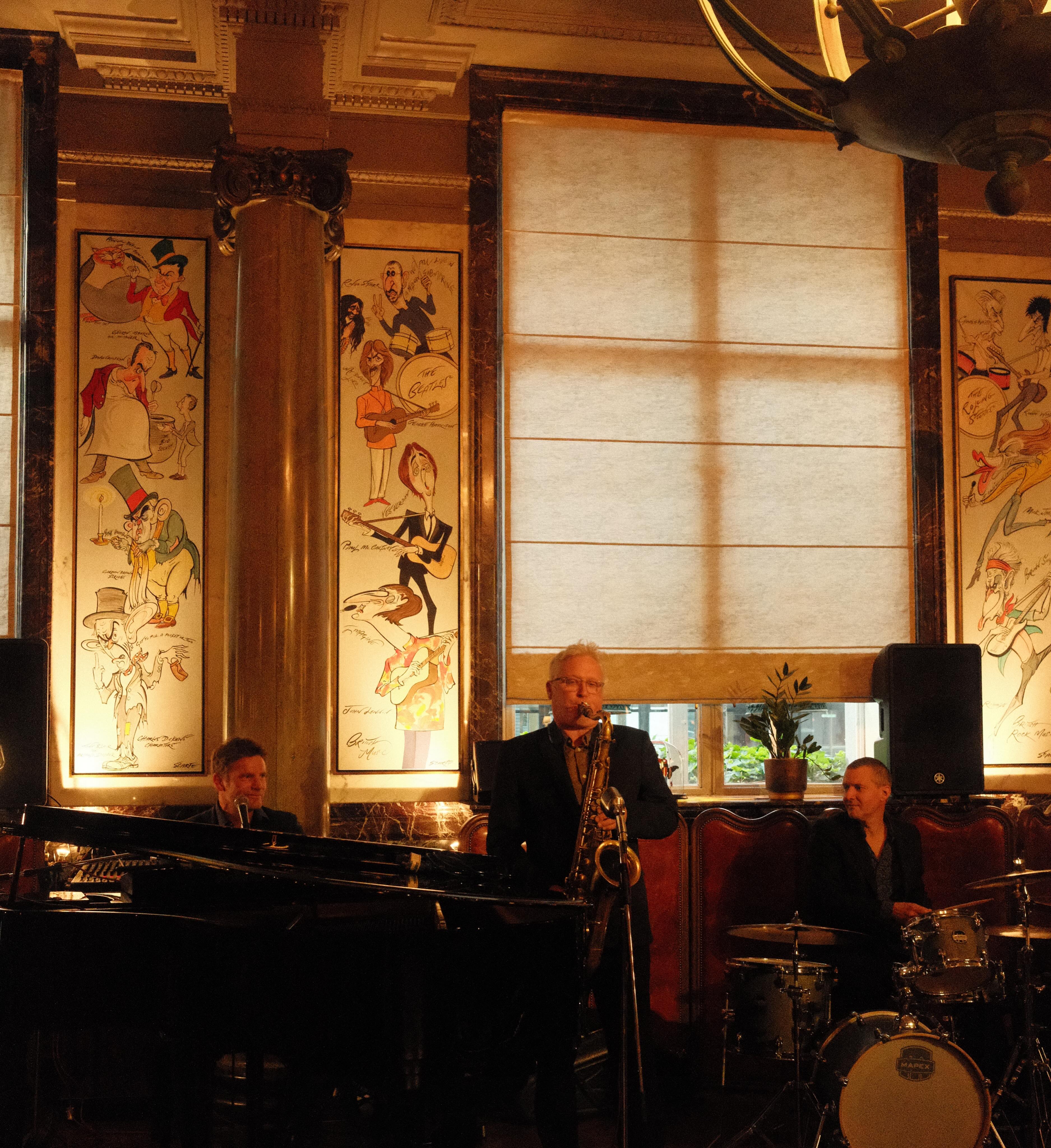 Damien Flood + drinks at Scarfes Bar = the perfect night. Live music, cosy corners, and an ambience that hits every time. π₯πΆπ·