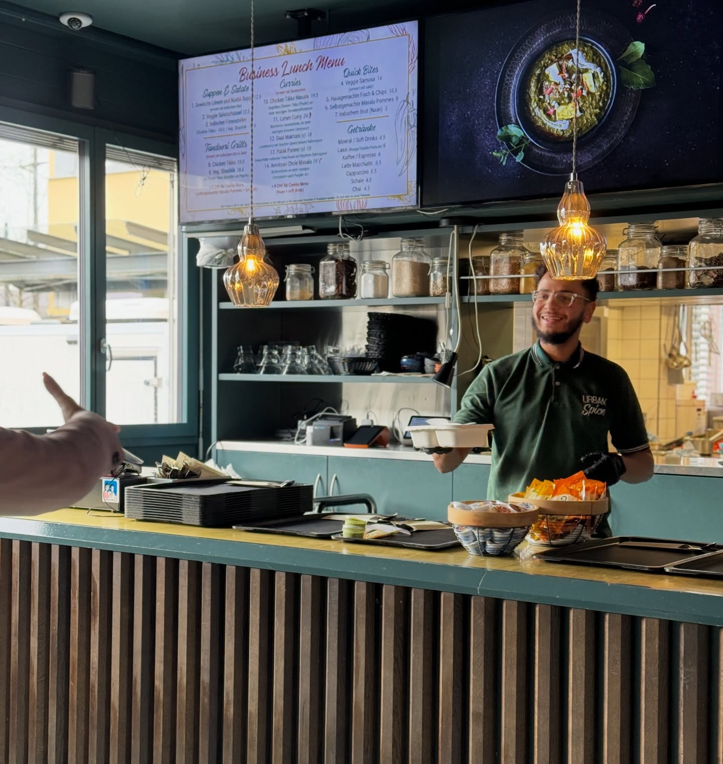 Good food gets you in. Good people make you stay✨