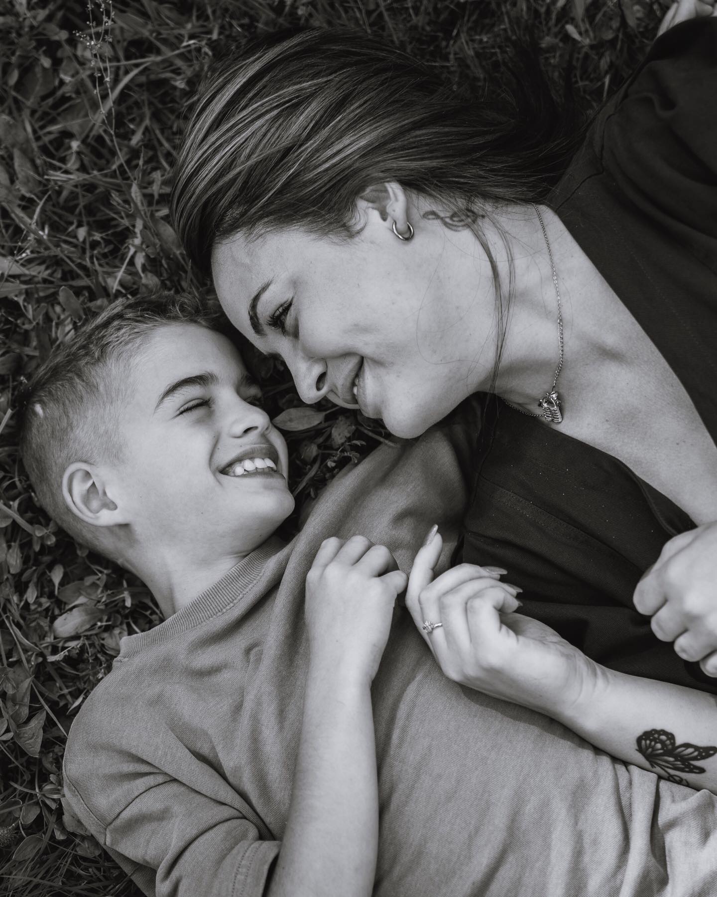 The most fun at a family photoshoot π
These guys absolutely nailed the vibes and brought the energy!
It was nonstop laugher, running and just having a good time as a family π
My job was easy, just run around like crazy trying to capture it all! π