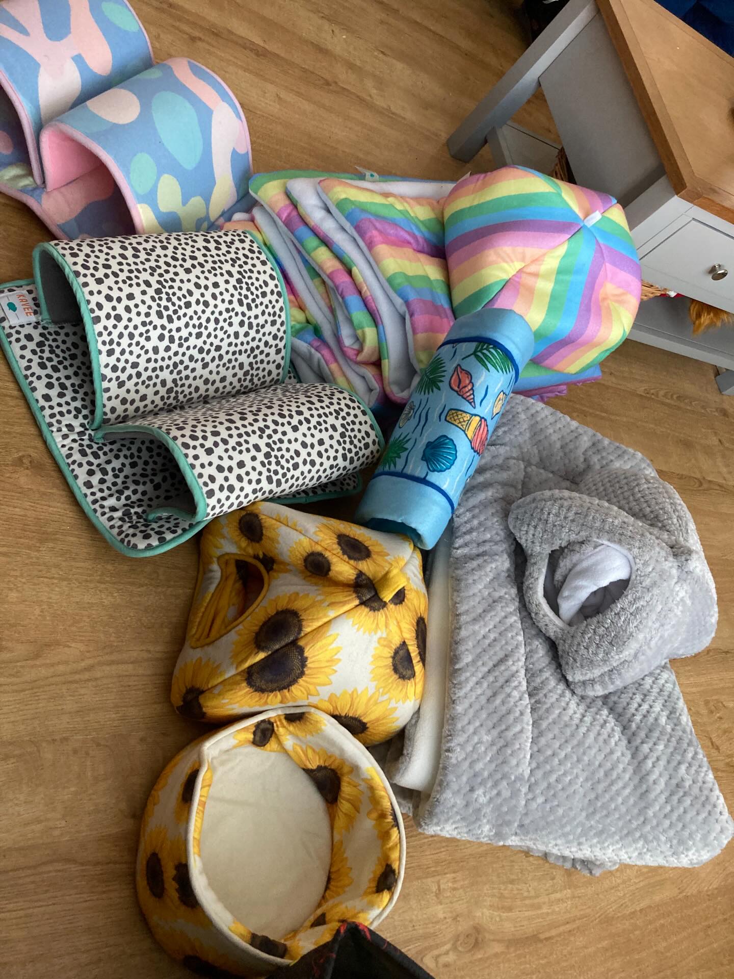 We’ve be very kindly donated some brand new items from @kavee_pets_ . We are very grateful for all the support from @kavee_pets_ ❤️ We will be keeping a few bits for our OAP piggies and then having another clear out sale very soon ❤️ #grateful #kavee