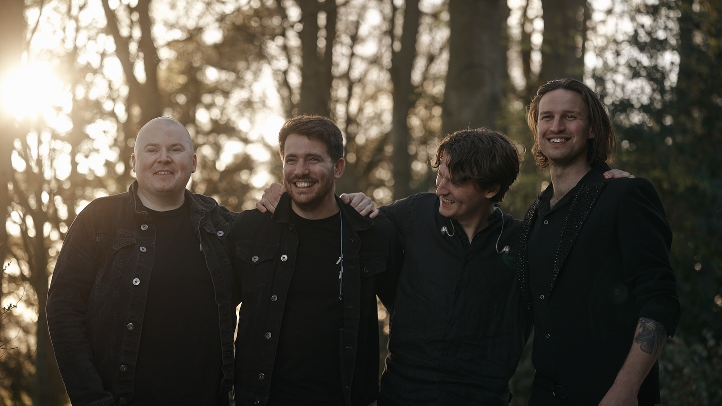 We had the best weekend at Halton Grove celebrating Amy & Luke 🥂✨ @haltongroveweddings
Always a pleasure travelling the country for celebrations like this and this one did not disappoint. Epic day and such a beautiful venue!
Here’s to good times and unforgettable afterparties!
It was great to meet and hang out with @jolly.good.wedding.films and @stevenmcdonald_photography 📸 thanks for the snap!
Link in our story to a more in depth look at our weekend away at Halton Grove!
#haltongrove #weddingband #livemusic #functionband