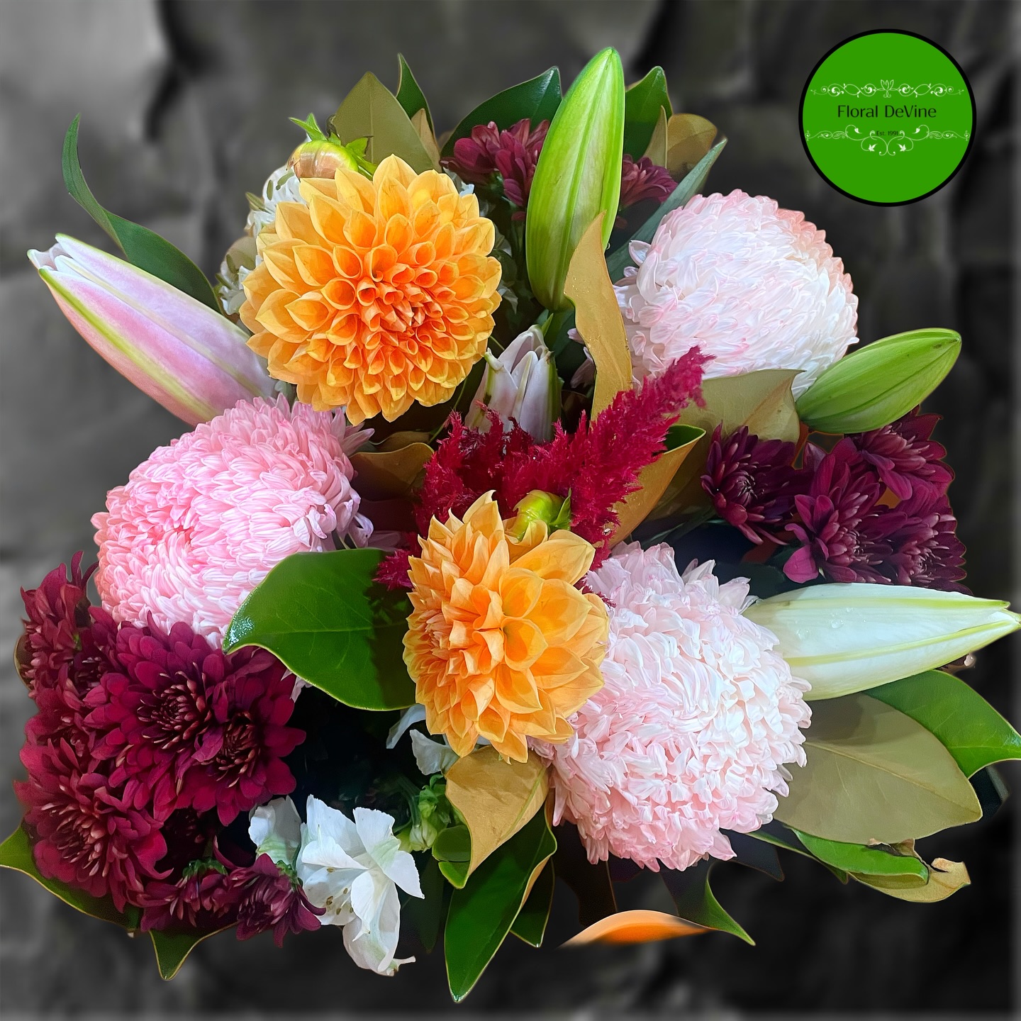 Nature’s artistry on full display! This bouquet showcases a beautiful contrast of colors and textures, making it a perfect centerpiece. 🌼💚 What flowers would you add to your dream bouquet? #BloomingBeauty #FloralDesign #colourcontrast #huntershillflorist #flower bouquet