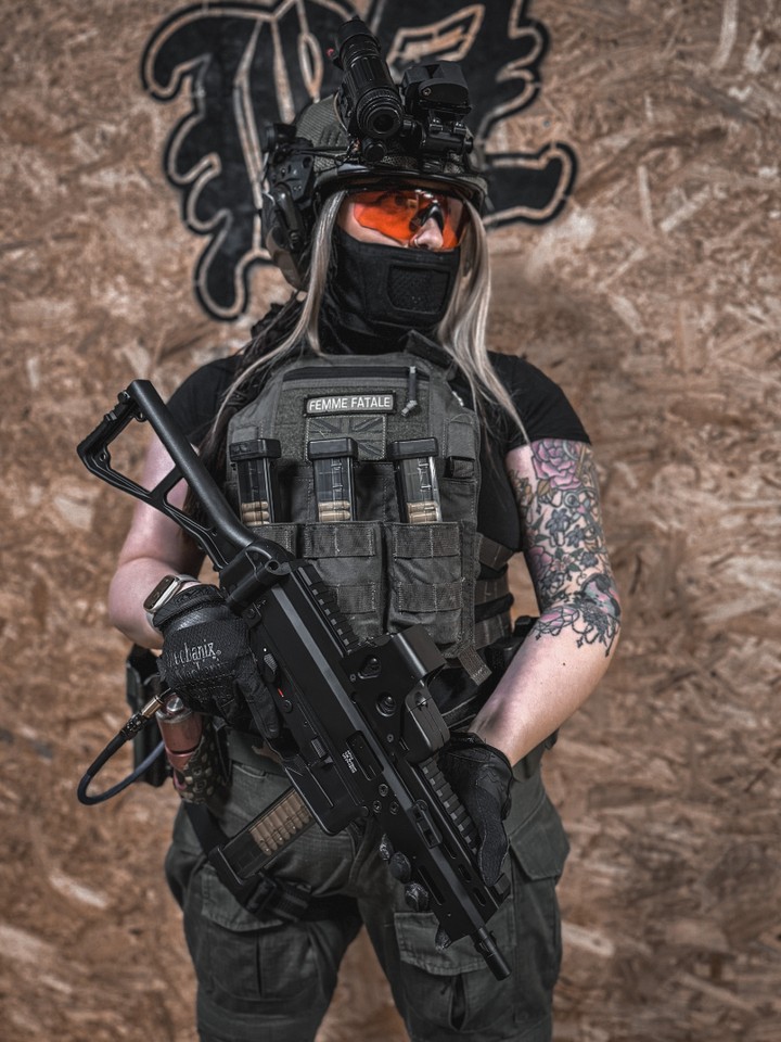 Y'all have been asking me for YEARS to do a rangetest with HPA and it's here. Whilst I was at @bztacticaluk I got to have a play with the B&T ACP9 Compact HPA - the consistency was stunning. I recently picked up the ACP9 in GBB and AEG so keep your eyes out for those on the feed 👀
AD
Partners ❤️🔥
•
BELT & KYDEX: @deadly_customs
Use code ‘femmefatale’ for 10% off 🥵
www.deadlycustoms.co.uk
•
🇬🇧 STORE: @bztacticaluk
Use code FF5 for 5% off
www.bztactical.co.uk
•
🔋 Powered by: @rebelprecision
•
#airsoft #airsofting #airsoftcommunity #airsoftuk #femmefataleairsoft