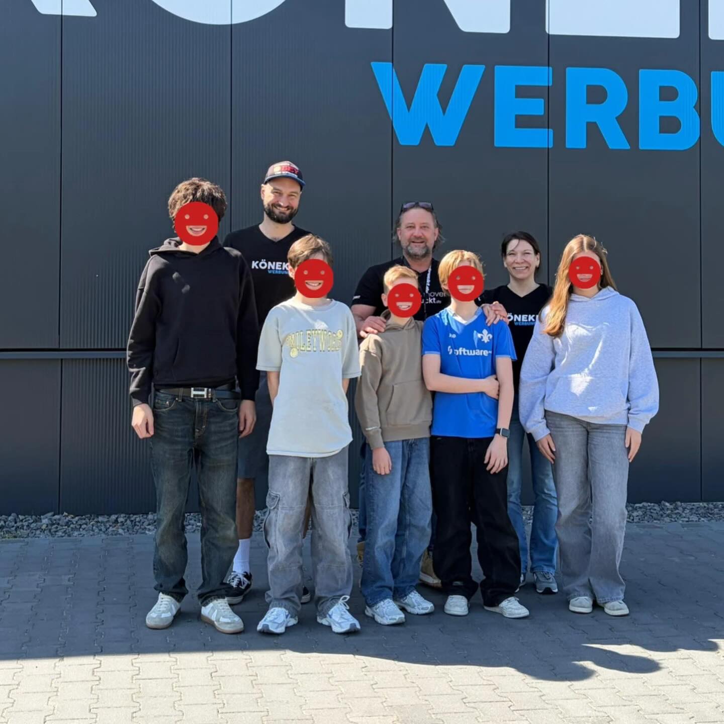 Zusammen mit Köneke Werbetechnik waren insgesamt fünf Praktikanten in der BIGPRINT Halle im Einsatz. Ein echter Schnuppertag – nicht nur zuschauen!
„Wichtig war uns, dass die Schüler nicht nur danebenstehen, sondern wirklich Einblicke bekommen.“
https://www.hannoverdruckt.de/post/future2026
🚀
#gymnasiumlangenhagen
#koenekewerbung #bigprint #hannoverdruckt