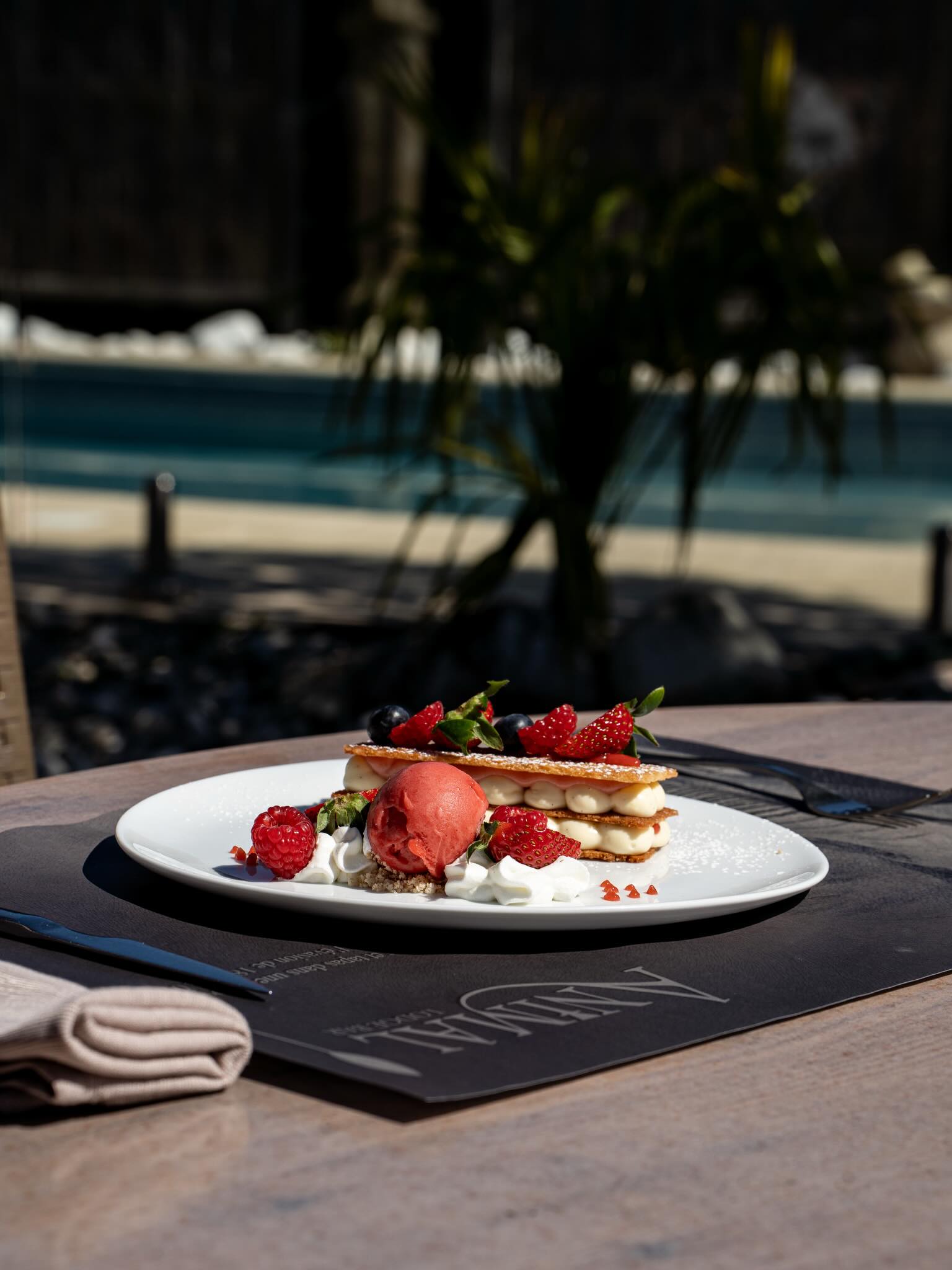 ☀️ Le soleil, la terrasse, et un dessert qui fait oublier tout le reste.
La nouvelle carte est là. Venez la découvrir 🍓
#dessert #soleil #terrasse