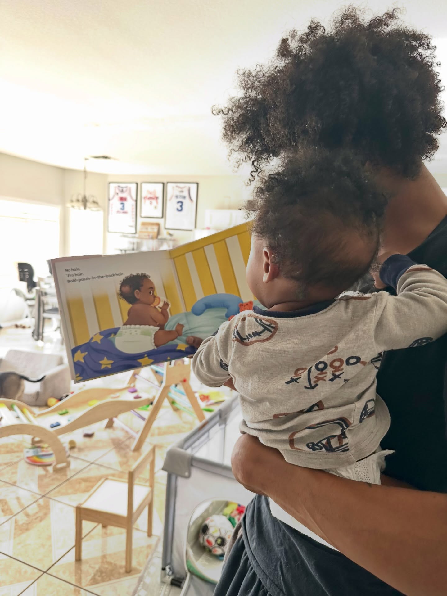 “Bald patch in the back hair” I love when art imitates life (and this quote made me 🤣)!😍😍😍 This photo is everything, @tischastake! #lovethatbabyhair