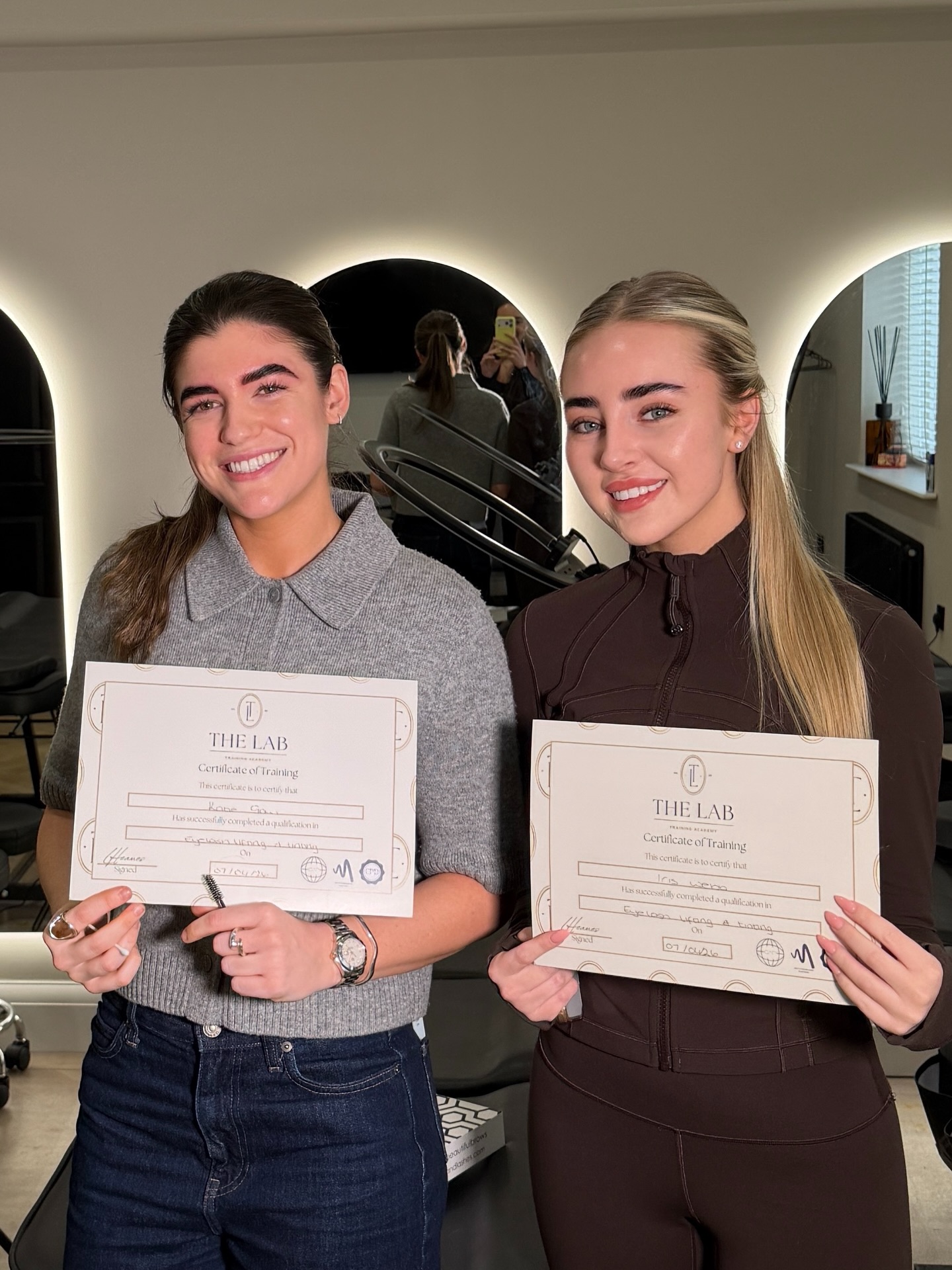 Two new graduates… and two new CEOs in the making 🖤✨
From learning the fundamentals to perfecting their technique, our latest Lash Lift students have officially stepped into their next chapter — building skills, confidence, and businesses of their own 💋
A lash lift isn’t just a treatment… it’s a high-demand, high-paying service that opens doors worldwide 🌍✈️
Whether it’s a side hustle or the start of something bigger, this is a skill that travels with you — and grows with you 📈
Watching our students go from beginners to business-ready will never get old 🫶🏼
Ready to be next? 👀
📩 DM us “LASH” to secure your spot
#LashLiftTraining #BeautyBusinessUK #LashTechLife #BossWomen #BeautyAcademy