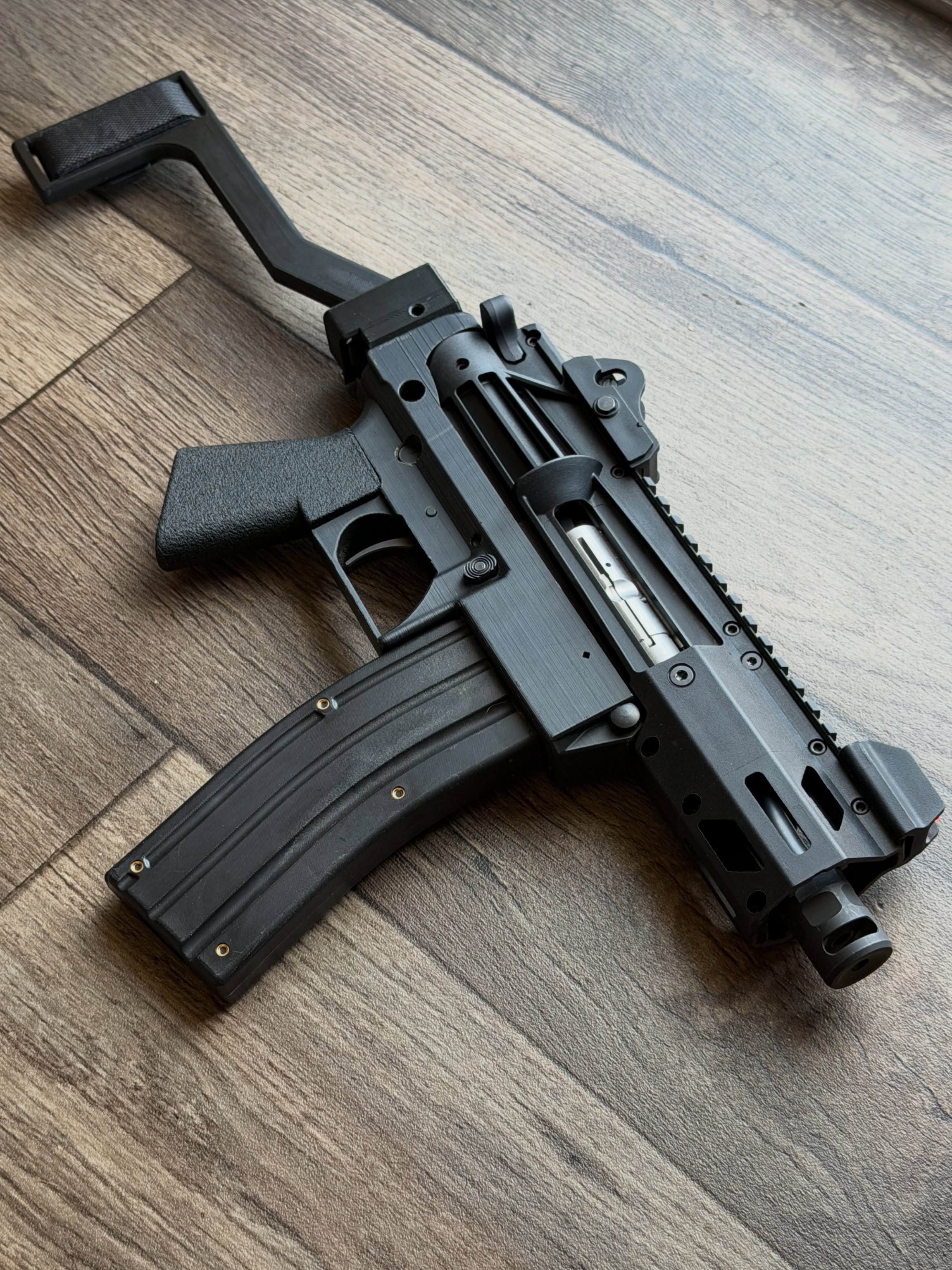 This is an excellent setup for a (drastically cut down) @wraithworks_official WARP-15 upper. Lightweight polymer clamshell upper, CMMG 4.5” .22LR barrel and BCG, fitted into my SG22 printed lower. This will be a slick little thing.