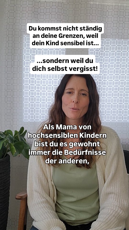 Wenn du dein Bedürfnisse immer hinten anstellst, wirst du früher oder später ausbrennen. Umso mehr gilt das, wenn du selbst hochsensibel bist.
Damit deine Bedürfnisse nicht vergessen gehen, halte über den Tag verteilt immer mal inne und frage dich folgende 2 Fragen:
1. Wie geht es mir?
2. Was brauche ich gerade?
Und versuche dann, deine Bedürfnisse zu stillen. Vielleicht brauchst du auch nur kurz frische Luft, ein paar tiefe Atemzüge oder einfach ein Glas Wasser? Manchmal sind es die kleinen Dinge, die einen Unterschied machen und eine grosse Wirking hqben können, auch auf deine hochsensiblen Kinder.
Speichere dir das Video und folge mir für mehr Input zu hochsensitiven Kindern.
Herzlich, Jacky