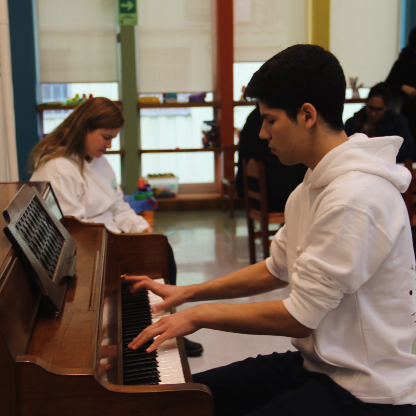 Este pasado lunes la Factoría Musical estuvo presente en la @coar.cl con un lindo Concierto de la Infancia para la Infancia! Como fundación, estamos felices de poder apoyar la salud de niñas y niños desde la conexión con el arte.
Proyecto acogido a la Ley de donaciones culturales, @culturas_cl