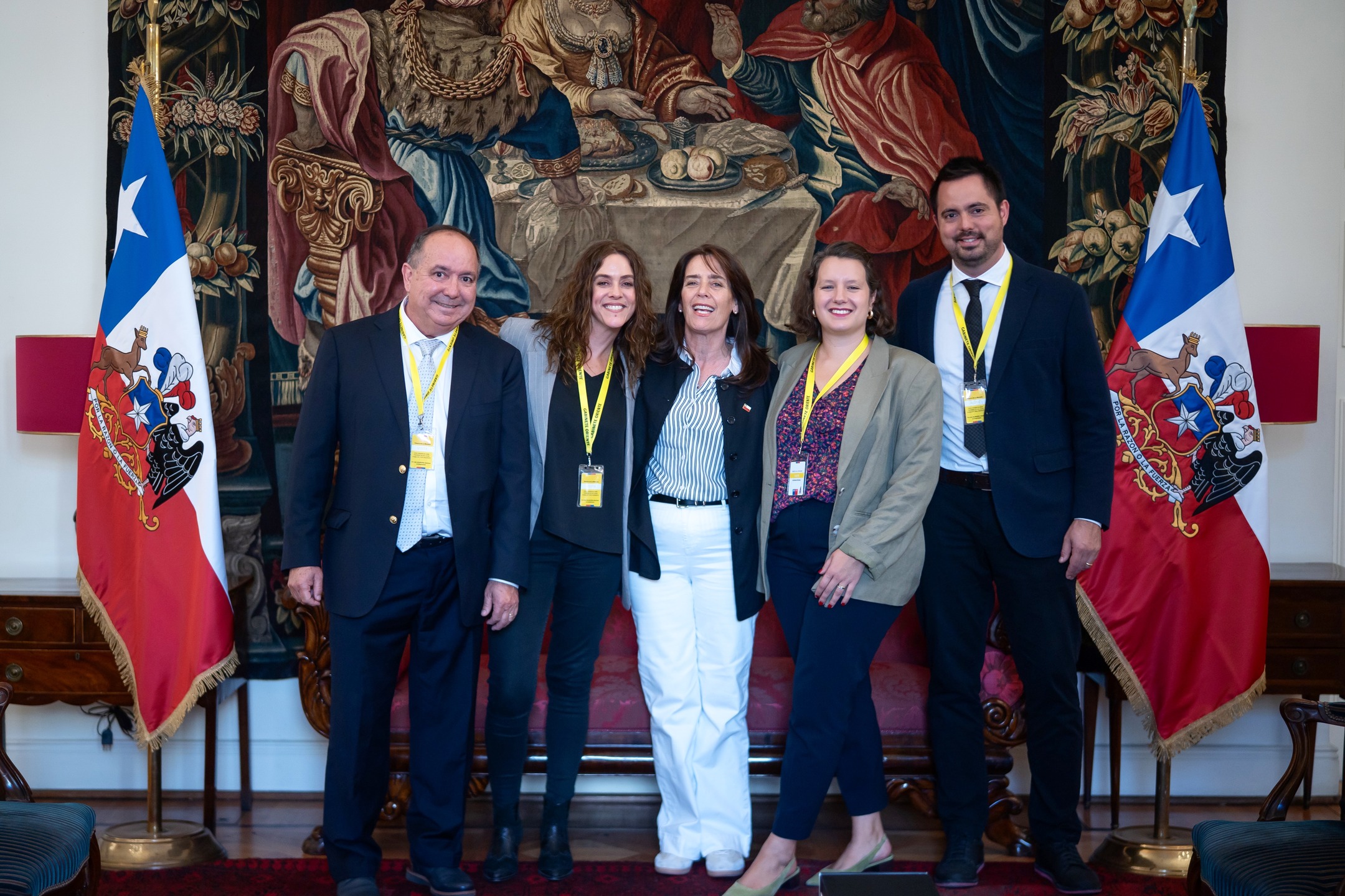 Edudown en La Moneda
Este lunes 13 de abril nos reunimos con la Primera Dama, María Pía Adriasola, en una valiosa instancia para compartir nuestro trabajo y proyectar nuevos desafíos en inclusión.
Desde hace más de 25 años acompañamos a personas con síndrome de Down y sus familias, y hoy uno de nuestros grandes objetivos es llegar a más regiones, acercando apoyos y oportunidades.
Agradecemos este espacio de diálogo, que nos permite seguir avanzando hacia una inclusión real 🤝💛
Seguimos comprometidos con construir una sociedad con más oportunidades para todos.
#Edudown #Inclusión #SíndromeDeDown #Chile #OportunidadesParaTodos #InclusiónReal