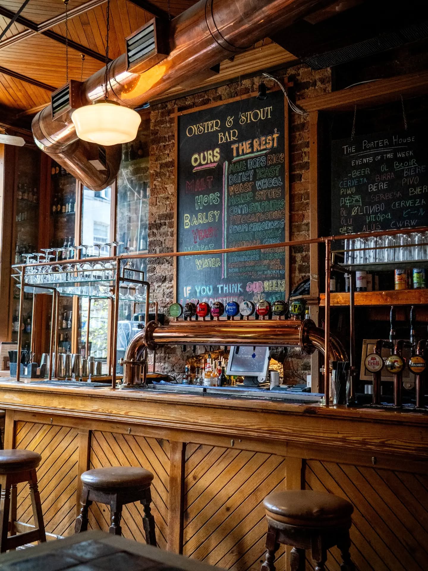 The Porterhouse 💙
Since '96, brewing their own beers, live music 7 days, effortlessly cool and a food menu that'd have any standard pub grub shaking!
Celebrating their 30th birthday next month, there's just nothing quite like the Porterhouse on Parliament - 'mon we go for a pint 🍻
#WeAreTempleBar #ThePorterhouse #TempleBar #Dublin