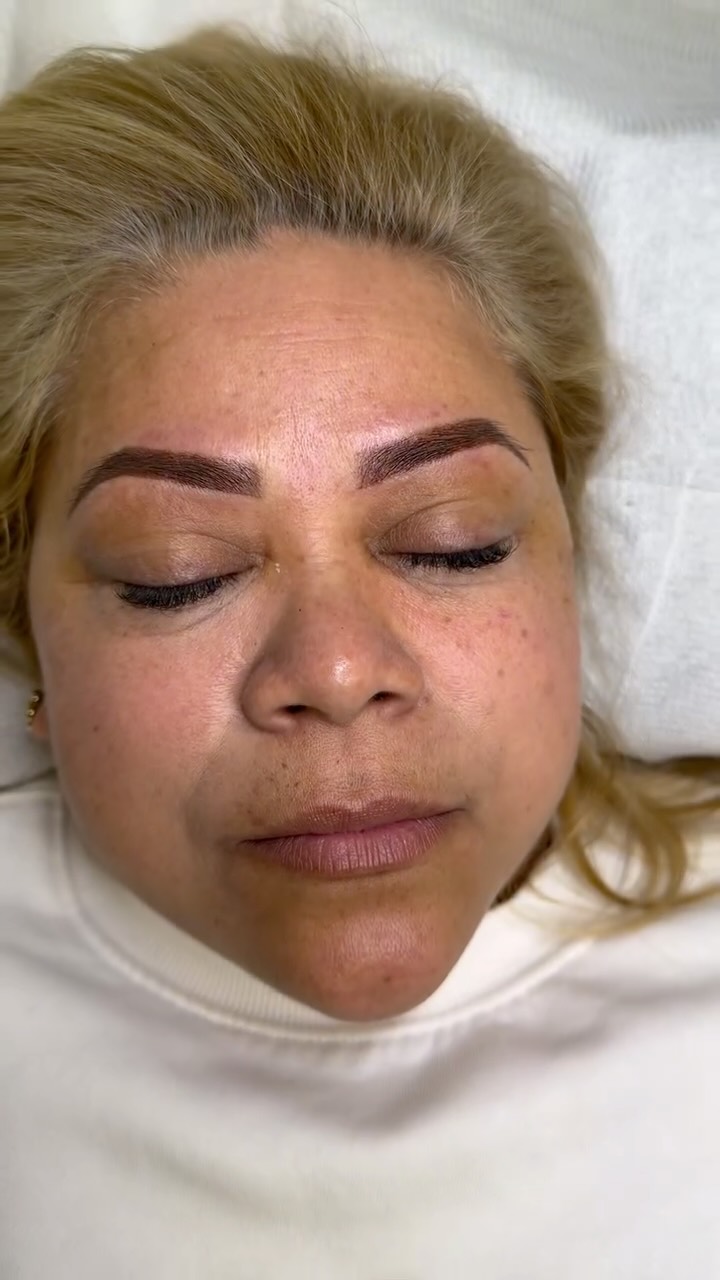 Tired of doing your brows every day? I know you’re a busy woman: work, kids, home and still want to look effortlessly put together. ✨
Don’t waste time every morning. Wake up with perfectly defined, makeup-effect brows every day. Suitable for all skin types and lasts up to almost 2 years.🫶
Premium professional products used:
Pigments: @tinadaviesprofessional
Needles: Ocean Heart @mastpmuofficial
Machine: Mast Y22Pro @mastpmuofficial
info@belenspmustudio.com
www.belenspmustudio.com
#pmu #cardiffbrows #spmuuk #powderbrowsuk #cardiff