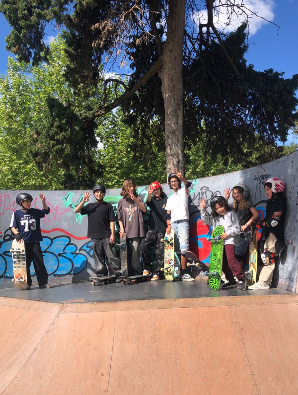 Skate, amizade e muita diversão com essa malta no nosso último skate camp de Páscoa 🔥🛹🐣