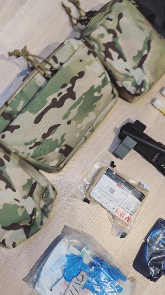 Prototype en cours 👀
Port avec une sangle classique, ou directement via deux clips sur le ceinturon