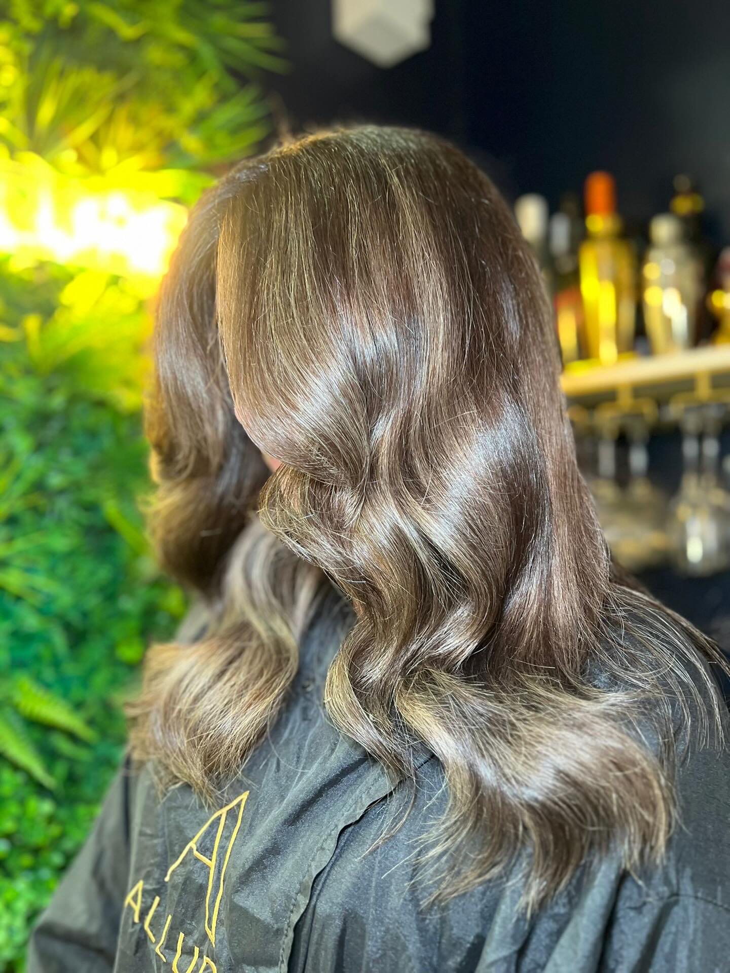 Taken to the dark side 🤎✨
This beautiful multitonal bronde is all about richness, depth, and shine. By weaving together soft, complementary tones, we created dimension that moves effortlessly in every light. Darker doesn’t have to mean flat — this blend keeps the hair luminous, glossy, and full of life, by stylist Ebony🫶🏻
@lorealpro @lorealpro_education_uki