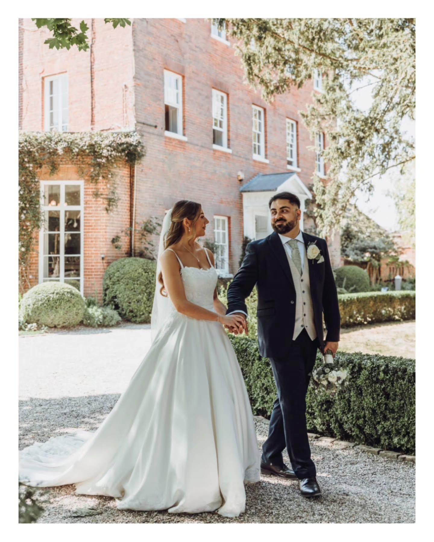 Some weddings just have that energy from the very start ✨
K & T brought the perfect mix of elegance, emotion and absolute chaos to their day at and I loved every second of it. From the big emotional moments to the dance floor madness, this one was full of genuine laughter, happy tears and the kind of memories that deserve to be relived forever.
A reminder that the best photos aren’t about perfect posing… they’re about real moments, real people and a day that actually felt like you 🤍
#WeddingPhotography #EssexWeddingPhotographer #UKWeddingPhotographer #WeddingInspiration #BrideAndGroom