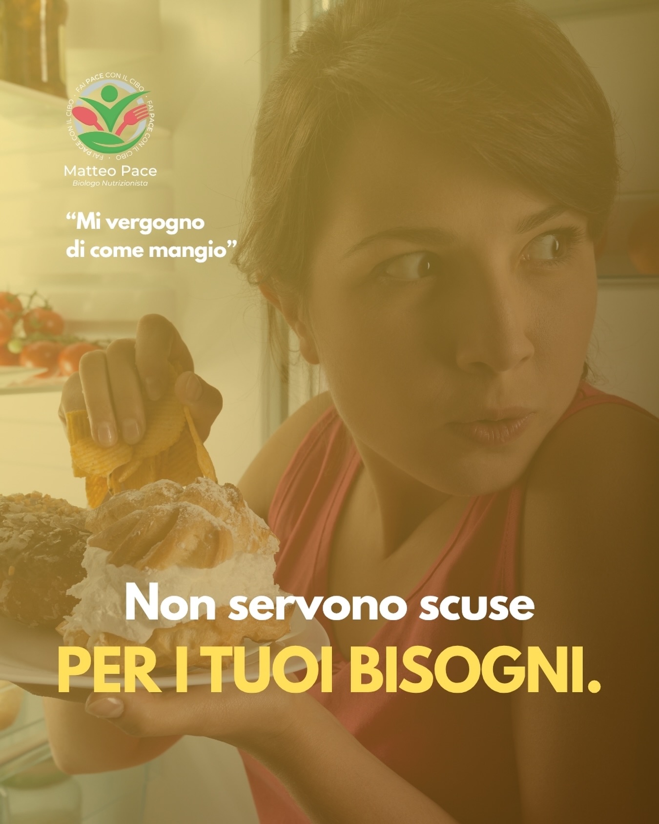 Quante volte hai pensato questa frase dopo aver aperto il frigo o finito qualcosa che “non dovevi mangiare”?
La cultura della dieta ci ha insegnato che esistono cibi “giusti” e cibi “sbagliati” e, piano piano, abbiamo iniziato a giudicare noi stessi in base a quello che mangiamo. Così, invece di ascoltare i nostri bisogni, proviamo solo colpa e vergogna. 😞
Mangiare per fame, per stanchezza, per consolarsi dopo una giornata pesante non ti rende sbagliata: ti rende umana. I tuoi bisogni non hanno bisogno di scuse, hanno bisogno di essere compresi.
Fare pace con il cibo significa proprio questo: smettere di nascondersi, togliere le etichette morali dal piatto e iniziare a chiedersi di cosa hai davvero bisogno per il tuo corpo e per la tua testa. Il percorso non serve a farti vergognare meno di quello che mangi, ma a farti vergognare meno di te stessa. 💚
#matteopace #biologonutrizionista #percorsoalimentare #faipaceconilcibo #vergogna