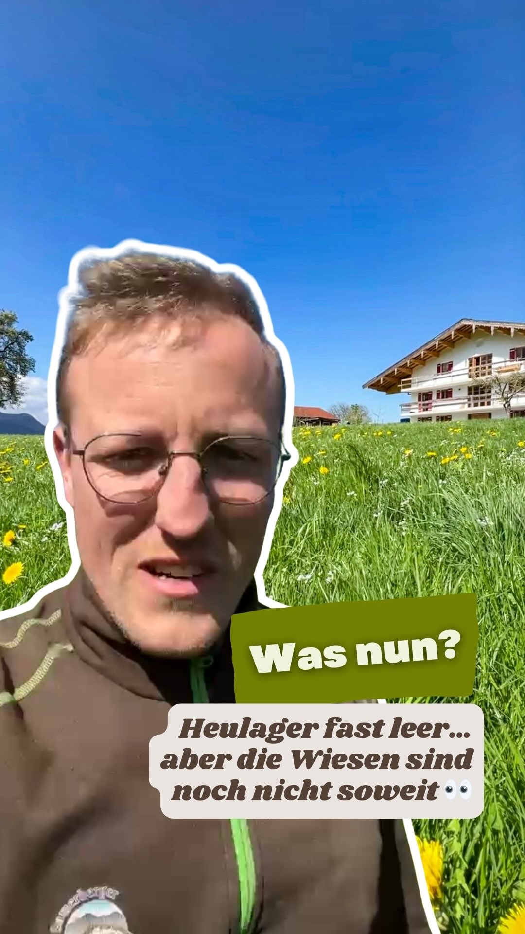 Heut früh im Stadl: Blick ins Lager… und zack – wird knapp! 😅 Unser Heu neigt sich dem Ende zu, aber viele unserer Wiesen sind noch ned soweit. 🌱👀
Also heißt’s: flexibel bleiben! Zwei sonnige Flächen sind scho weiter – die mähen wir jetzt am Wochenende. Der Rest darf noch wachsen. 🚜✂️
Perfekt is des grad ned – aber genau so läuft Landwirtschaft: annehmen, wie’s kommt, und das Beste draus machen. 🫡 Und für uns is klar: Eure Lieblinge sollen ned ohne gscheids Heu dastehen. 💚🐰🐹
Erster Schnitt 2026 – los geht’s! Mia gfrein uns narrisch! 💪🔥
Pfiat eich
euer Johannes – i muas wieder auf’n Bulldog! 💨✌️