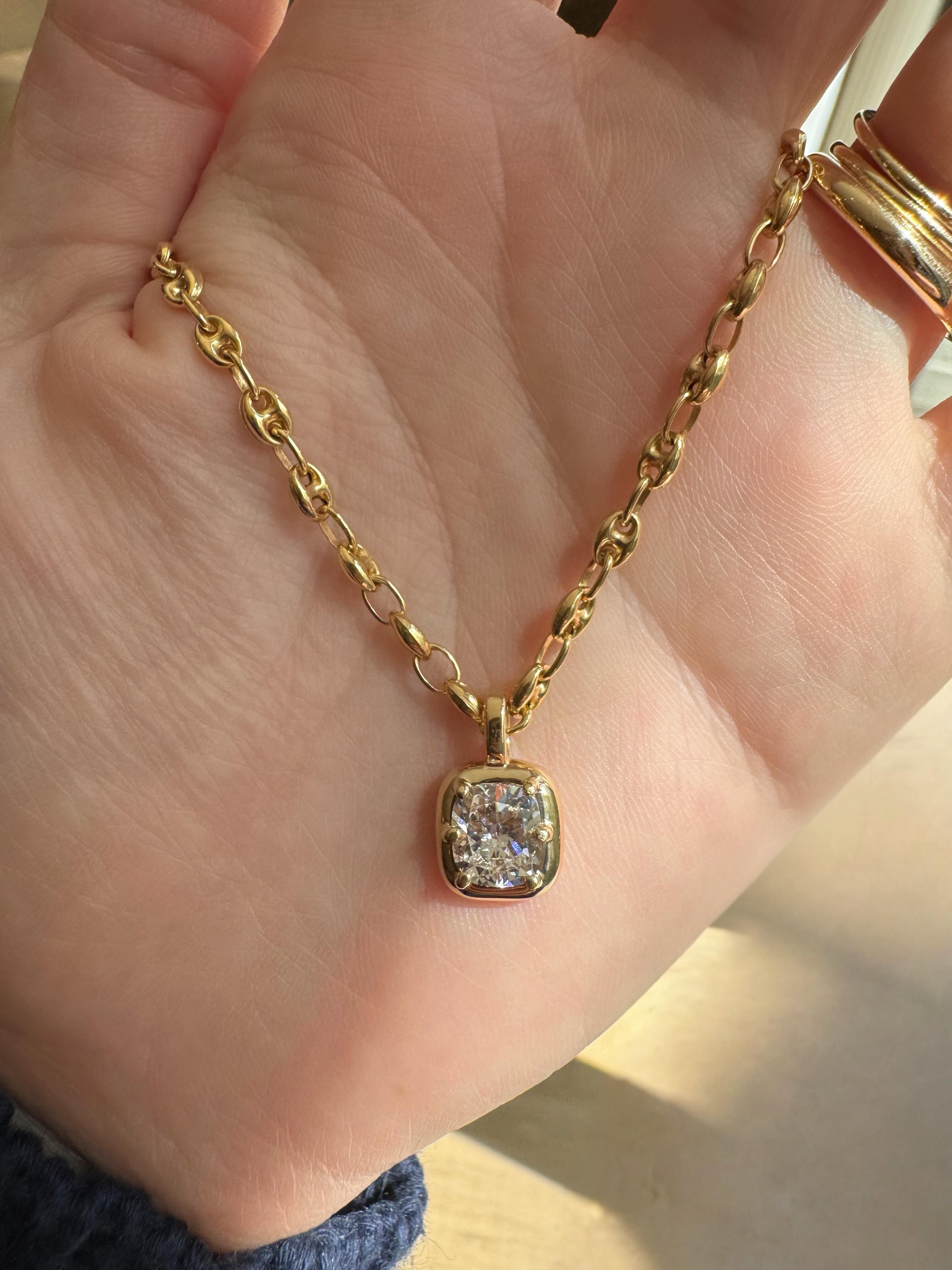 Yet another Emmerson domed pendant but this time with a client’s cushion cut diamond ✨ love seeing how this design looks with all different shapes