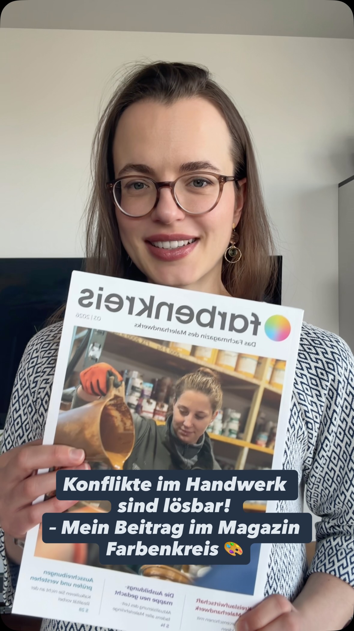 Time flies - und ich habe noch nichts von meiner jüngsten Veröffentlichung erzählt! 🫢
Im österreichweiten Fachmagazin des Malerhandwerks, dem „Farbenkreis“, befasse ich mich mit Konflikten im Handwerk und teile Tipps für einen reibungslosen Ablauf von Aufträgen. 🎨🤝
Vielen Dank an die Redaktion für die Einladung, und für das kreative Layout zum Beitrag! 🥳📝
📌 Wenn Dich interessiert, wie Du Deine Interessen am besten kommunizierst und wie Du mit Konflikten im Job souverän umgehst, folg mir gerne! Auf diesem Kanal dreht sich alles um erfolgreiche Kommunikation und Konfliktlösung in Job und Business! 🤝