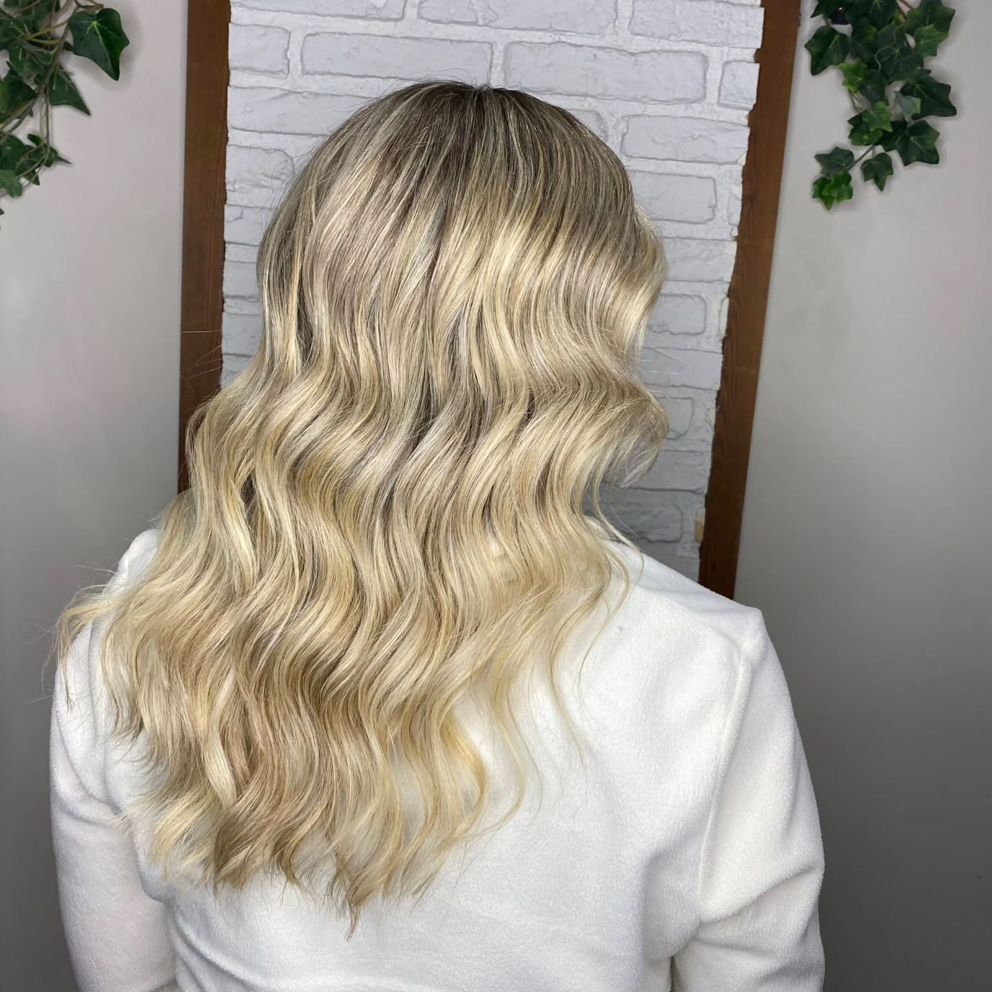 S O F T // S T R U C T U R E
Sometimes balayage isn’t about going brighter… it’s about placing light better!
This one’s all about intentional placement by our Tasha!
Working with thicker slices lower down, taking them right to the root where she could, then gradually refining to finer, softer pieces as she worked up towards the top of the head.
Around the face, Tash switched it up with chunkier backcombed slices to really make that face frame pop without it feeling stripey or harsh.
The end result is that perfect in-between, not too blended, not too bold, just soft structure with brightness that actually holds its own.
Toned and treated using Davines, keeping everything glossy, creamy, and expensive-looking, as always!
This was styled by Bobbi using one of our Express Finish services - our quicker, lower, cost styling option which is designed to sit alongside your colour service.
Think effortless, undone, mermaid texture… without the full blowdry appointment time.
Available to book with Bobbi or Mischa when you’re in for colour!
If you’re wanting brightness but with a bit more presence and placement with intention, this might just be your sign 👀
☎️ 01606 330 879 - Give us a call to book your next hair move!
#Northwich #HairMusicMischief #CheshireSalon #Davines