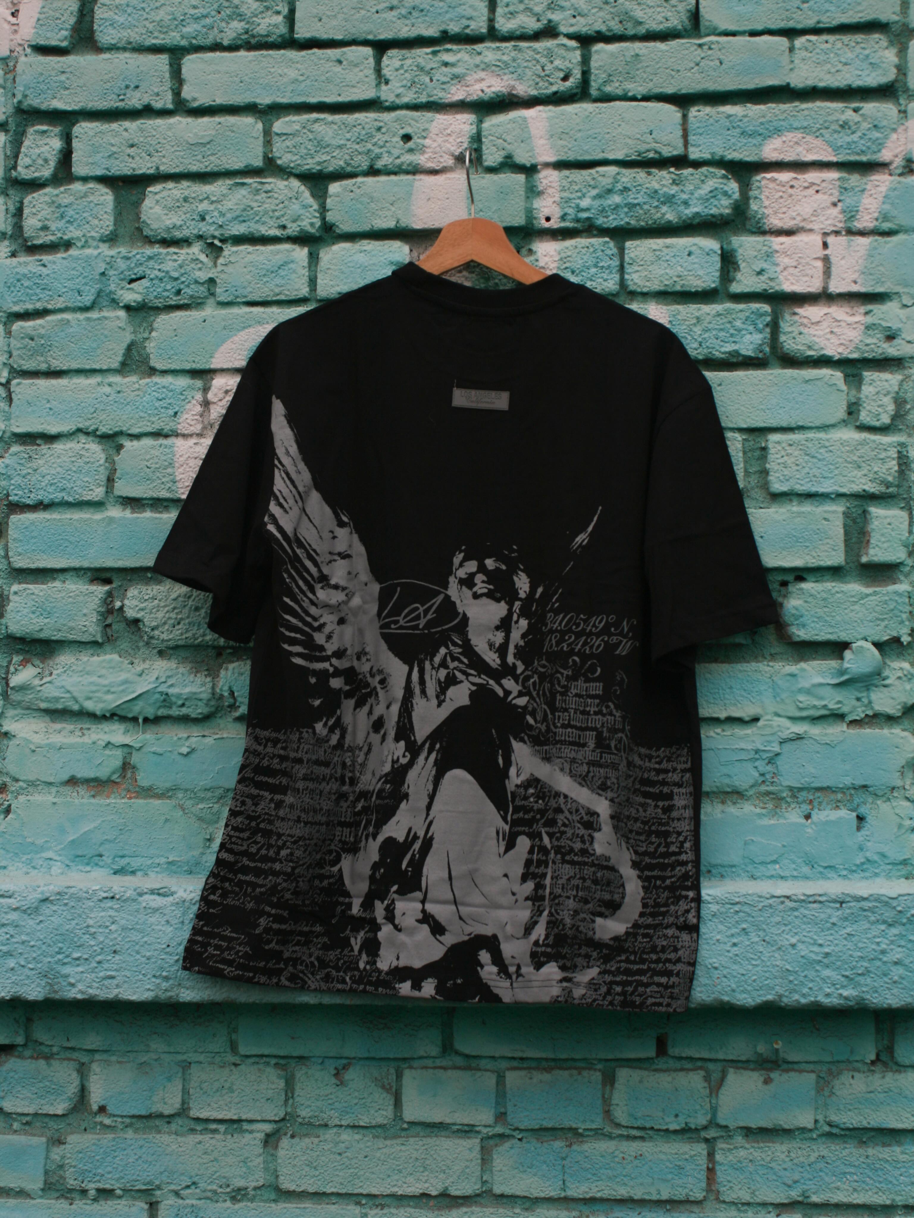 Angels watching your back 🪽🔥
New Los Angeles Boxy Tee out now — boxy fit, loose fit & heavyweight feel.
#eightyeightbrand #losangeles #menstshirts #cityofangels #newarrivals