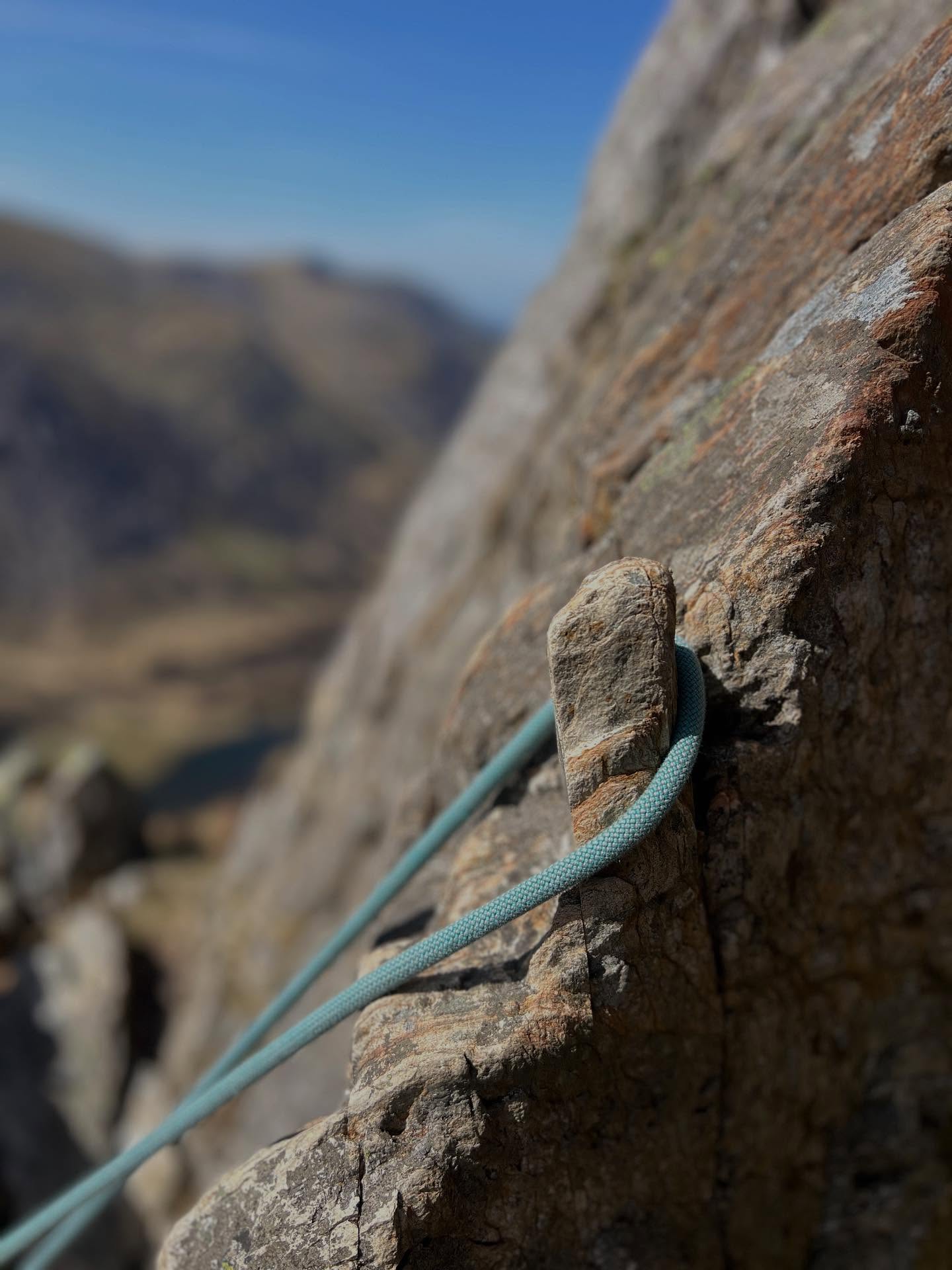 Whip or no whip on my anchor of the day?
For context this was on scrambling terrain…
#mountaineering #anchor #belay #scrambling