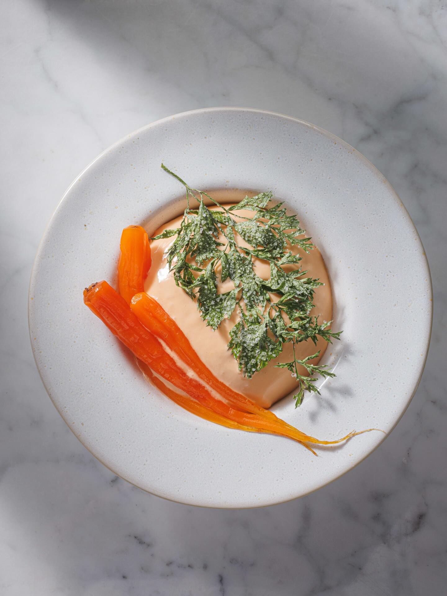  חלק מהקלאסיקות שלנו שחזרו לתפריט :
- קינוח גזר : גלידת עוגת גזר, קציפת גזר, קראמבל פקאן, גזר מסוכר, עלי גזר
-לשון, מיץ קלמנטינה, שומר צלוי, שמן לאושטיאן
-פטה חמה בגרעיני חמניה ודלעת, רוטב עגבניות מגי, מגי מפולטות
-קבב דג ים ושומן טלה עטוף בקייל, בצל, יוגורט, סלסה קולורבי, שמן טרגון
-לאב דג ים, איולי חציל שרוף, עשבי תיבול, צ’ילי, בצל, קריספי בורגול
-שעועית ירוקה, לאבנה מעושנת, קריספי שום, חריף מכתש ועלי
-קינוח שומר : גלידת שומר, עוגיית שומר, שומר מסוכר, זרעי ועלי שומר.
היום, מחר וברביעי אנו סגורים, חוזרים בחמישי 🫶