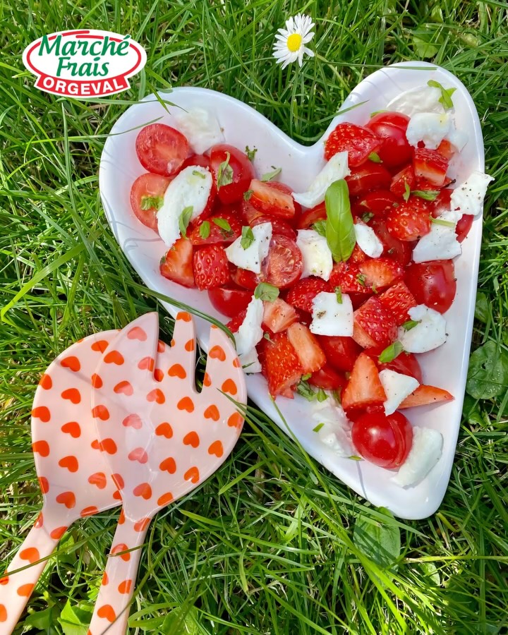 La tomate cerise rubis est là pour sublimer vos tables ❤️
Petite, brillante, presque précieuse… la Tomate Cerise Rubis ne passe pas inaperçue 🍅
Une grappe élégante, une couleur intense, et surtout une explosion de goût à chaque bouchée.
#tomatecerise #produitsfrais #marchefrais #fruitsetlegumes #instafood