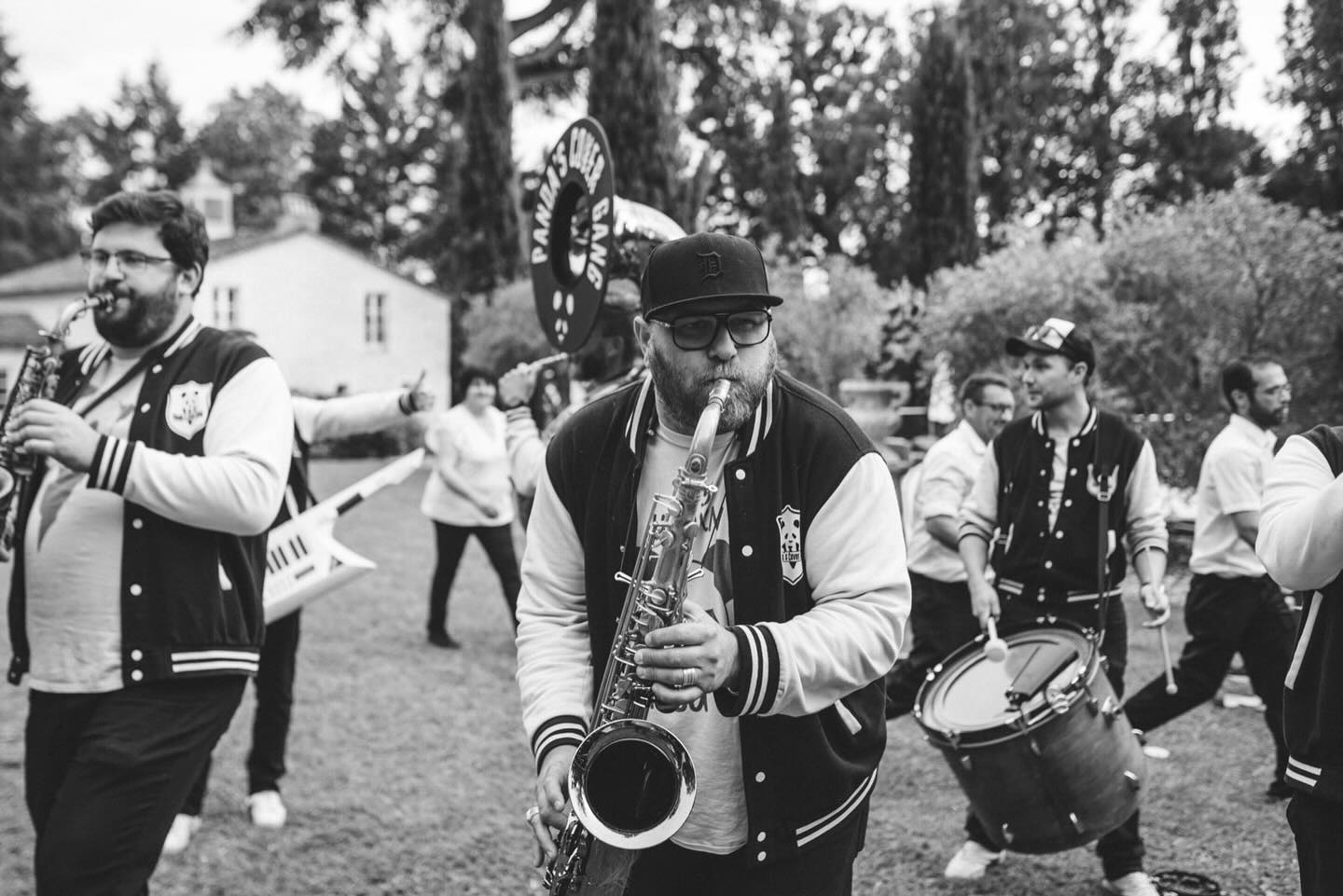 Our advice - chose musicians who will create an unforgettable atmosphere 🎉🍾🎉