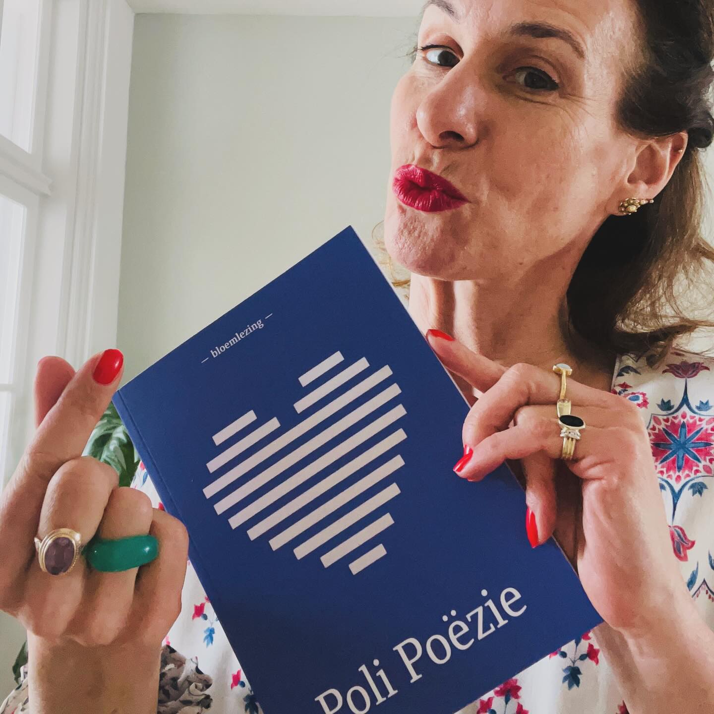 Yesterday we celebrated the publication of Poli Poëzie, a selection of poems on the heart written by 18 different poets. Many thanks to doctor Julia Lebbink for initiating this project that uses poems to offer calm, comfort, and reflection in a medical environment and to @maartje_catharina for inviting me to contribute.
Incredibly proud that two of my poems have been included in Poli Poëzie. ❤️🫶❤️
#polipoezie #hmchaaglanden #poetryislove