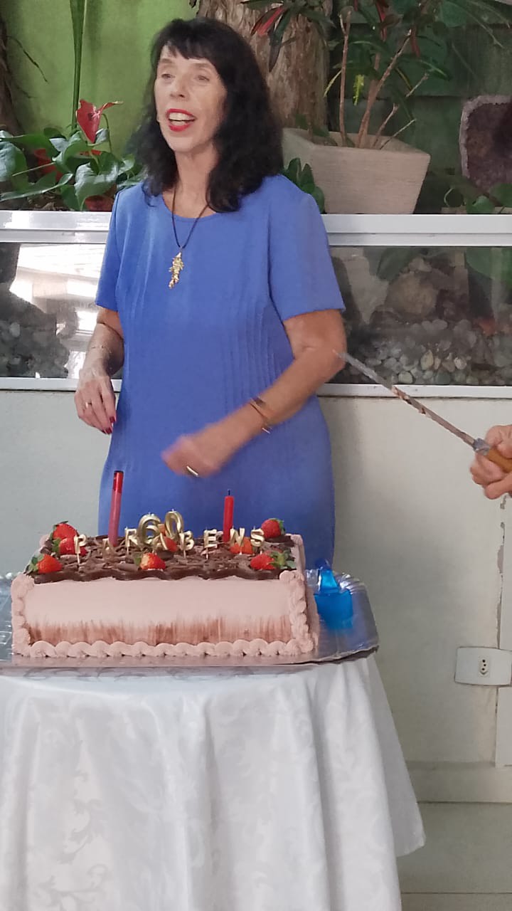 Feliz aniversário! Palestra na @carmenbalhestero , nesse sábado com o tema Destino, Escolhas e Propósitos!
E celebrando os meus 60 anos e 37 anos de @paxportal ! E o principal…o bolo oficial da @bolleriadamarry , que fez sucesso, mais um ano ! Esse ano você se superou!
