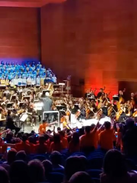 🎼🎺🎷🎻Gaur LH4koak Euskadiko Orkestraren #logelanlogale kantata ikustera joan gara! A ze ikuskizun ederra, bi kanta ere abestu ditugu. Ondoren Donostian bazkaldu eta hondartzara jeitsi gara, ze giro ederra gaurkoa. 🎼🎺🎷🎻🎼🎷🎺