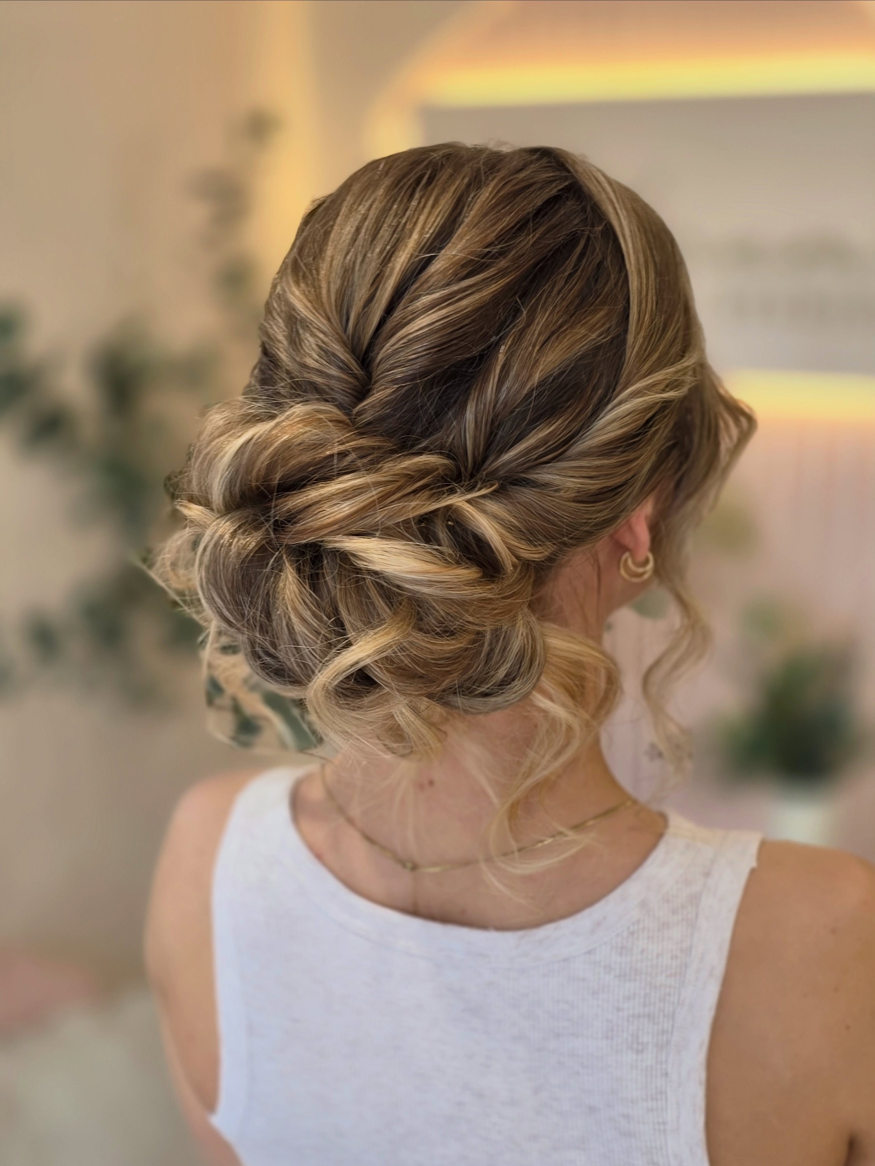 Beautiful Beth’s Bridal trial 🤍
At Beths bridal trial, we created this soft and romantic low bun, full of texture with delicate face framing pieces. We spent time trialing the style both with and without pearl accessories from in the studio and with a veil too, taking the time to perfect every detail and create a look that felt elegant, timeless, and completely true to her, and that also reflected her traditional Church service. Beth’s morning ran so smooth and we created the style to look “exactly the same” as the trial.
Bridal trials are such a special part of the journey, giving you the opportunity to see your vision come to life and ensuring you feel calm, confident, and truly yourself on your wedding day, and of course getting to know each other, however they aren’t essential and I respect your choice whether you wish to have one or not.
Thank you to my beautiful bride, Beth, for trusting me to be part of such a meaningful moment. Wishing you both a lifetime filled with love, happiness, and unforgettable memories. 💍✨
#BridalHairTrial #WeddingHairSpecialist #LuxuryBridalHair #TexturedLowBun #MidlandsBridalHair