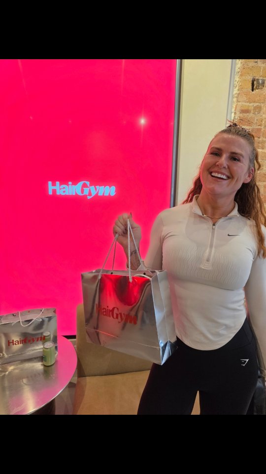 A hair mask for the gym girlies...tried and tested on my own extensions multiple times through very sweaty workouts 👑✨️
Will you be giving it a go?!