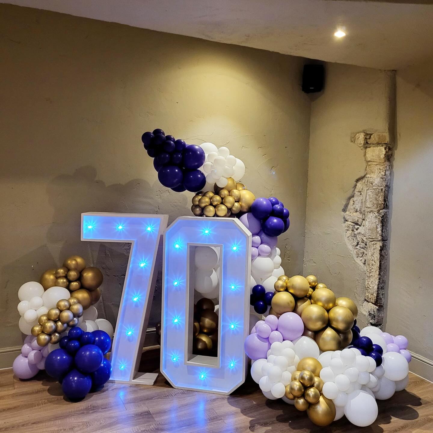 70 years young celebrated @courtscardiff
#lightup #organicballoons #balloonarch