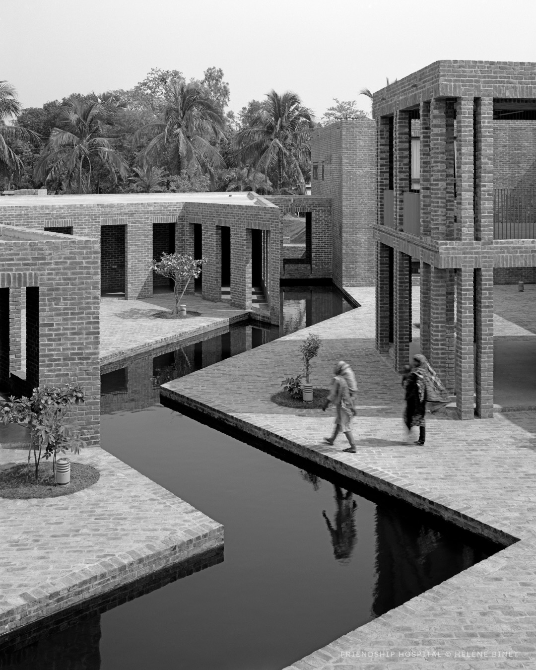 “The changing climate is no longer debatable in Bangladesh, it is this country’s unfeigned, monstrous reality.” Kashef Chowdhury
Meditations in Entropy. The Work of Kashef Chowdhury / URBANA
Since 1995, Dhaka-based architecture firm Kashef Chowdhury / URBANA has produced an astonishing collection of works of divergent scales, typologies, and contexts located in one of the most meteorologically challenging regions in the world. A hospital introduced into an economy decimated by rising oceans, a shelter against cyclones in Bangladesh’s southern coastal region, and architectural interventions in one of the world’s densest metropolitan areas: Kashef Chowdhury / URBANA’s designs are incisive, critical responses to varied issues and urgencies rooted in the belief that architecture must be a reflection of, and sympathetic to, increasingly fragile ecological conditions.
***
Edited by Kashef Chowdhury
@kashef_chowdhury_urbana
With contributions by Kenneth Frampton, Ainun Nishat, Robert McCarter, William J. R. Curtis, Philip Ursprung and Kashef Chowdhury
@kennethframptonarchitect @philipursprungchair
Book design by Samuel Bänziger, Rosario Florio and Larissa Kasper
@samuelbaenziger @rosarioflorio @larissakasper
With photographs by Hélène Binet
Images on Slide 1, 3: © Hélène Binet
@binet.helene
Printed by DZA, Druckerei zu Altenburg
@dza.druck
#kashefchowdhury #urbana #bangladesh #parkbooks #climatechange
