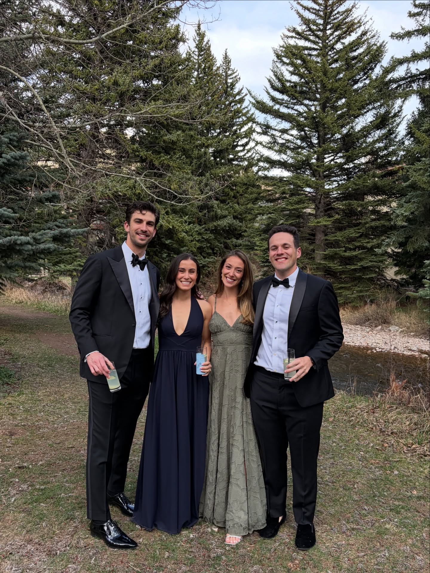 Congratulations Lauren & Jason!!!!!🎿🍾🥂 love your love and to have celebrated you in our favorite place🏔️🤍
Nothing better than mountain air, phone on DND, apres ski (RIP to the snow this year), and being truly present!! Nothing better!!!
