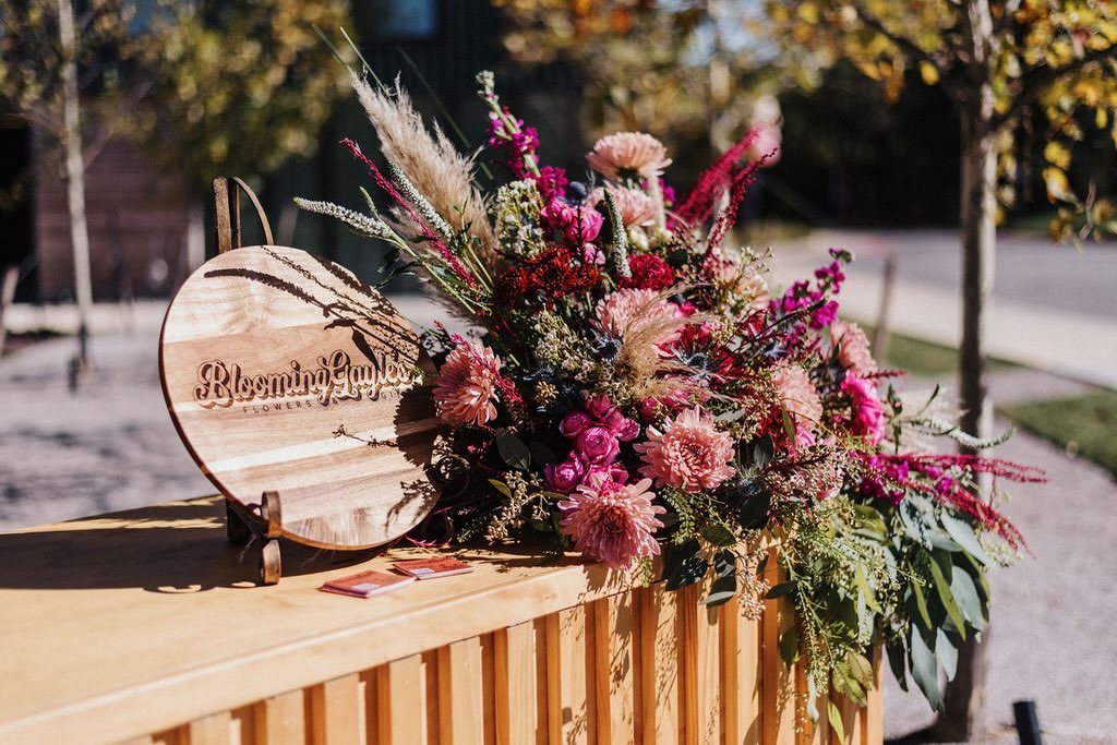 A little spotlight for one of our favorites ✨
@bloominggaylesnwa always brings the most beautiful florals to life—no matter the event. Reliable, talented, and such a joy to partner with. Plus, we love supporting small business!
#themingleco #supportsmallbusiness #floralgoals #nwaevents #eventplanning
