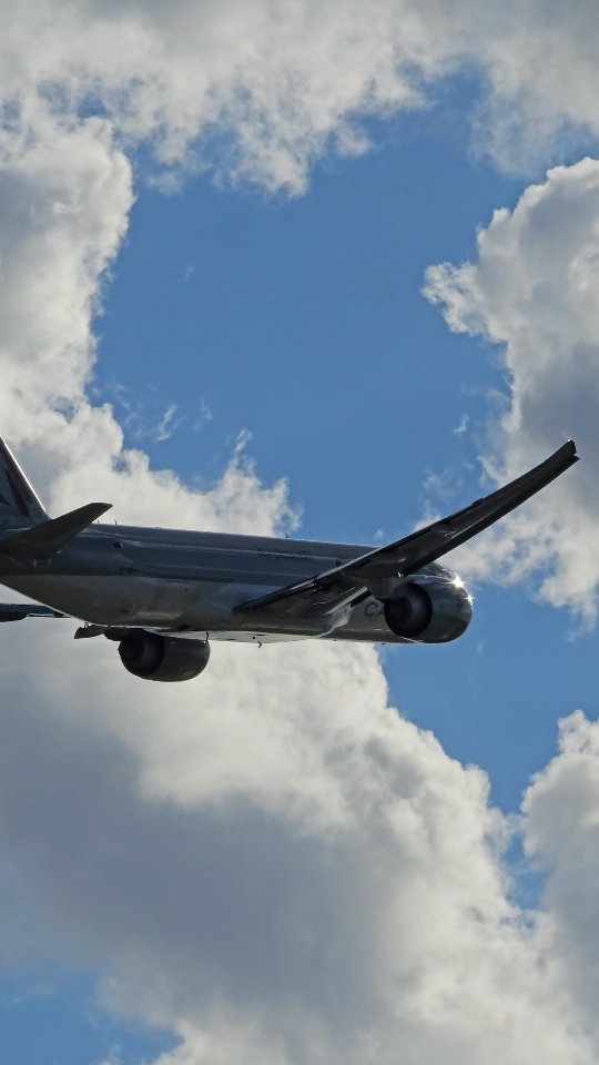 A Qatar Cargo 777F departs Atlanta and climbs into the Georgia sky.
.
🏷 #qatarcargo #boeing777 #takeoff #777f #boeing777lovers